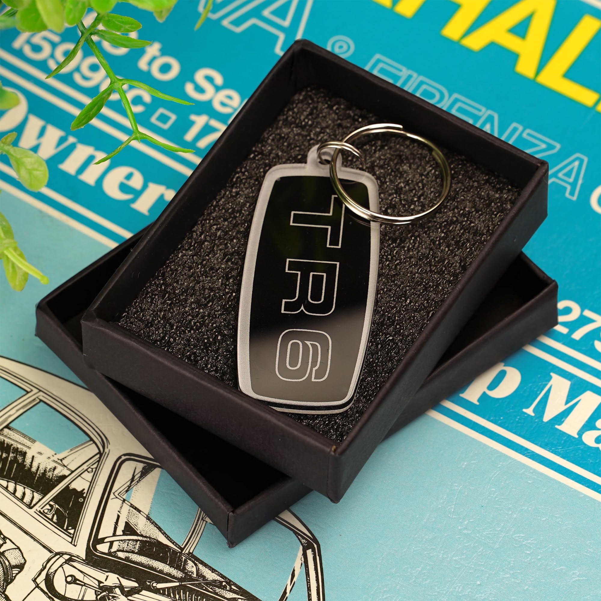 Triumph TR6 Keyring Classic British Car Keychain OFFICIAL LICENCED PRODUCT — view 3