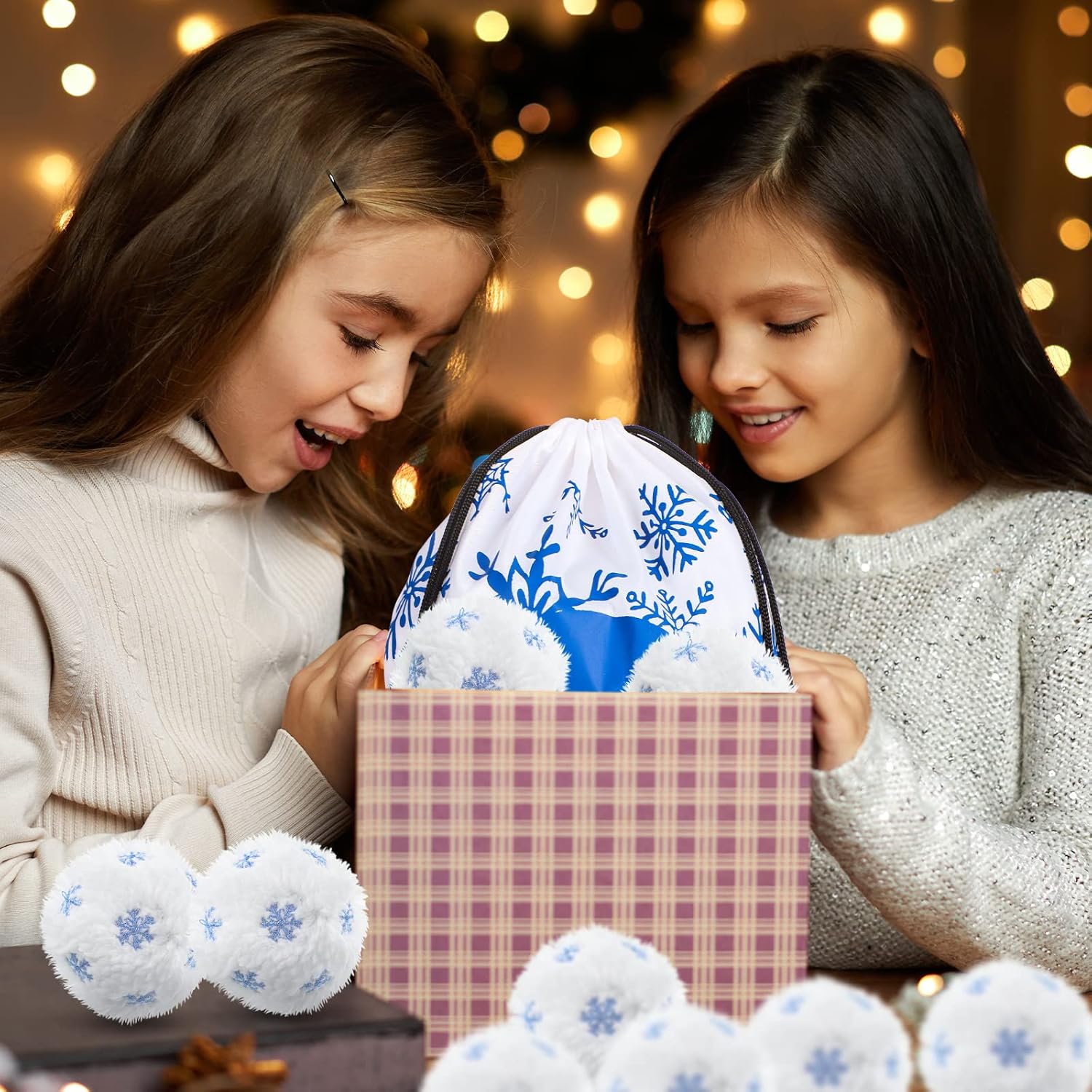 Sumind 36 Pcs Fake Snow Balls for Kids Fights Indoor, Snowflake Soft Plush Fluffy Snowballs with and Storage Bag for Family Indoor Outdoor Snow Fight Winter Games Christmas Tree Decor