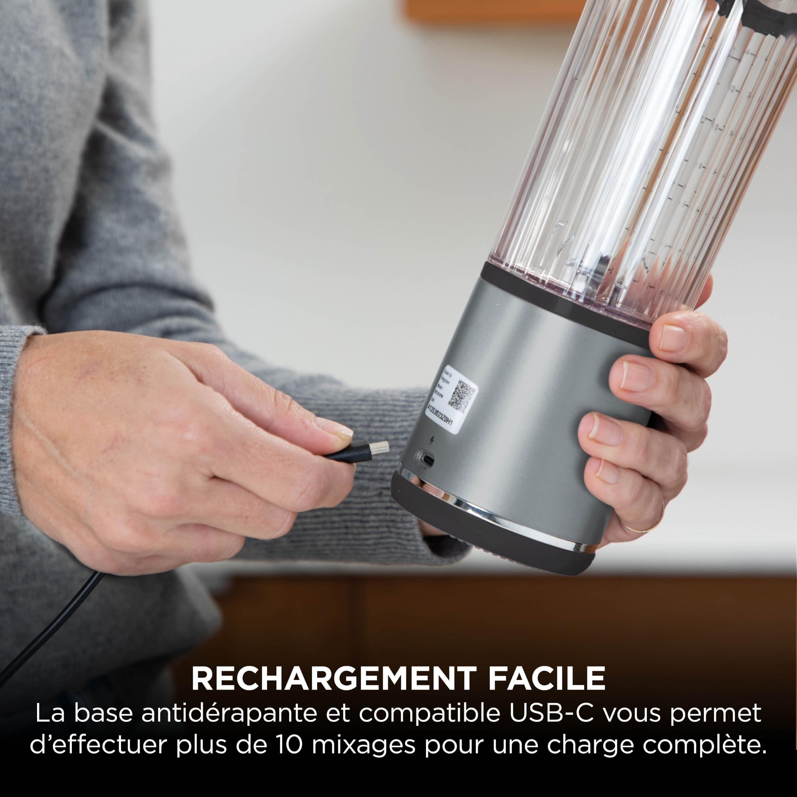 Ninja Blast Blender portable, 530 ml, couvercle résistant aux fuites et bec verseur, mini blender sans fil puissant, rechargeable, smoothies, shakes protéinés, mixe fruits et glaçons, noir, BC151EUBK | couvercle résistant aux fuites et bec verseur, mini b