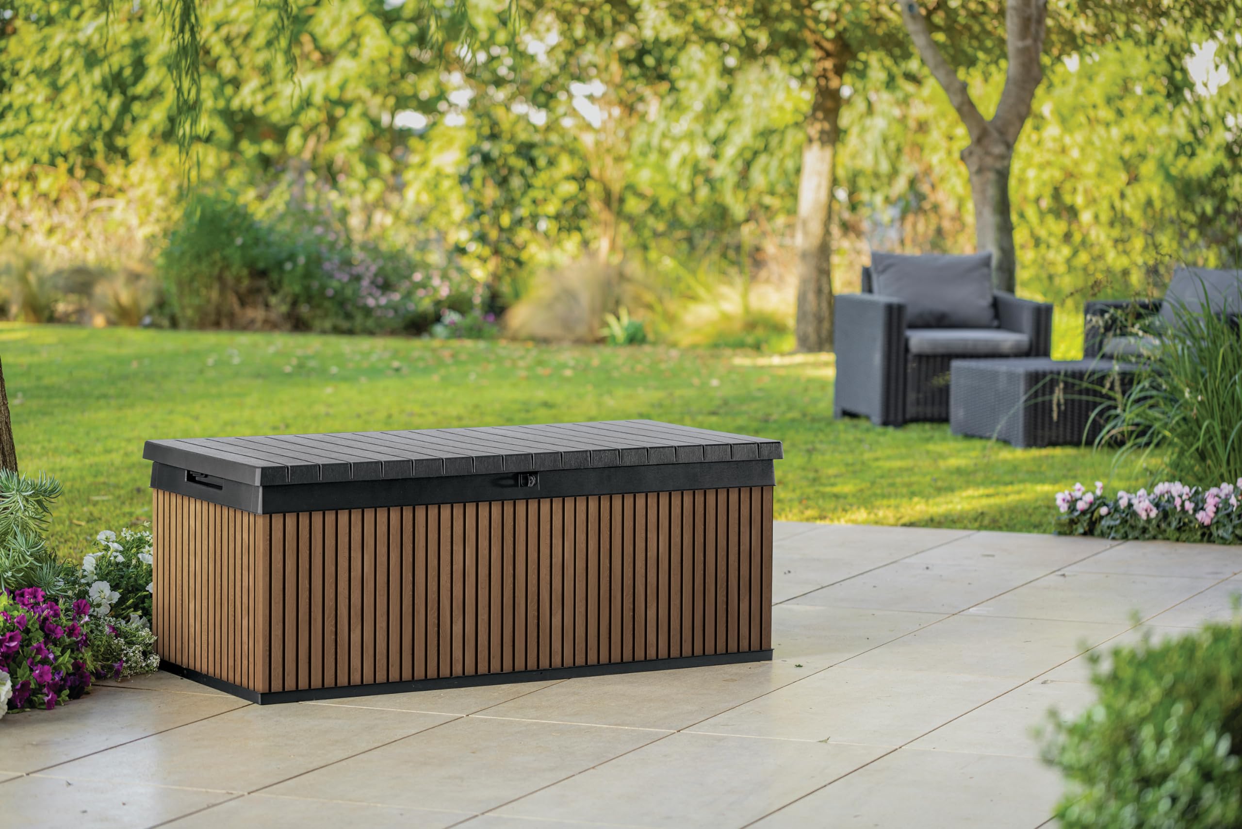 Keter Auflagenbox/Kissenbox 380 Liter l 100% Wasserdicht l mit Belüftung dadurch kein übler Geruch/Schimmel l Moderne Holzdielenoptik l Deckel belastbar bis 300 KG (2 Personen)