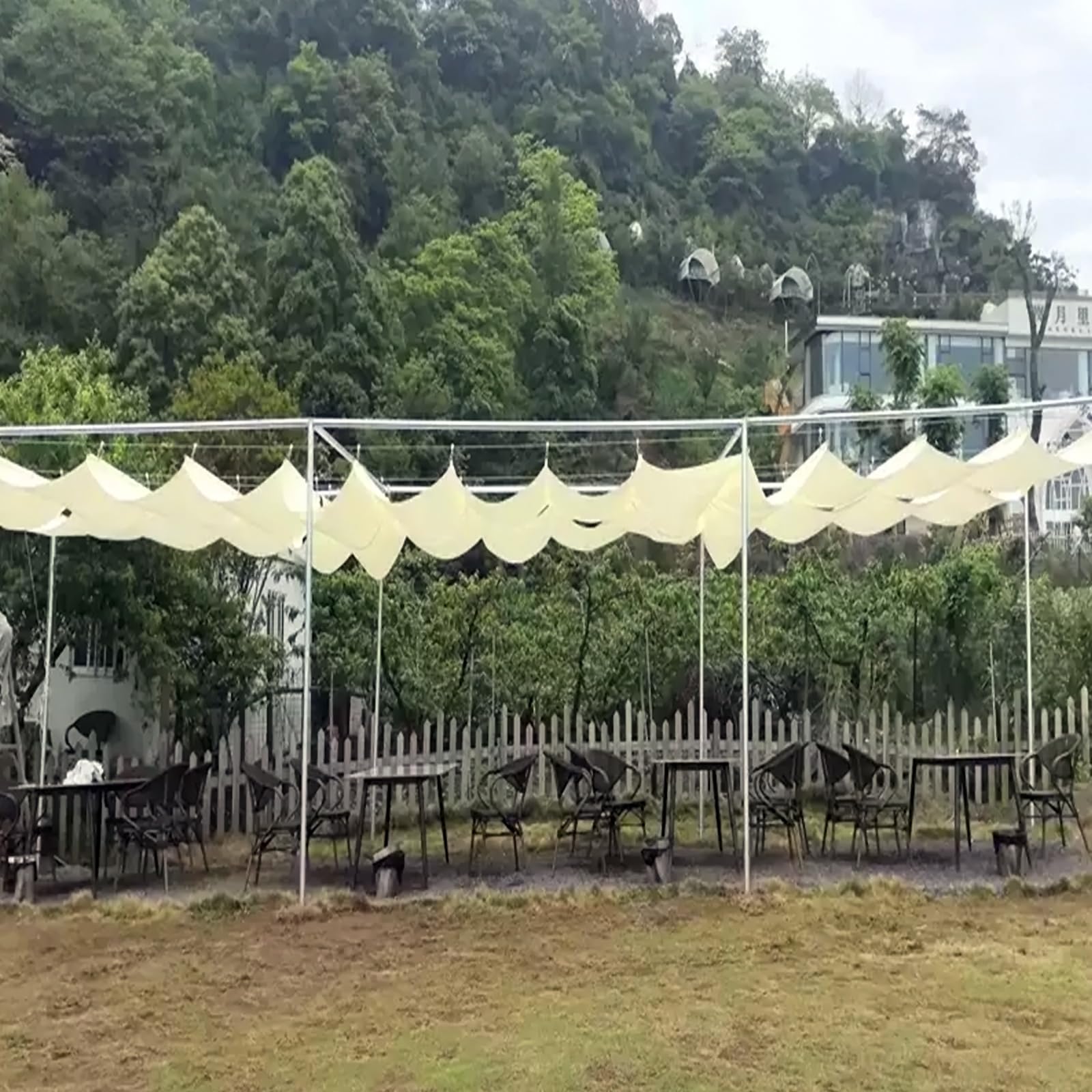 Voile d'ombrage rétractable en U 1.4x15m blanche avec kit de fixation pour pergola