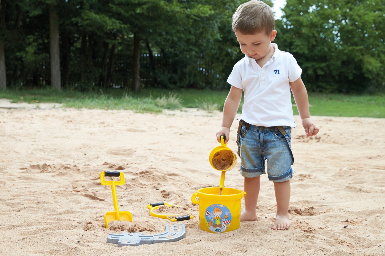 Lena 5440 Happy Sand zestaw do zabawy, 7-częściowy, zestaw zabawek piaskowych dla dzieci od 2 lat, zestaw do zabawy z wiaderkiem, sitkiem, 3 foremki do budowy ulicznej, duża szufla do piasku i dzbanek olejny, pomarańczowy, żółty i szary