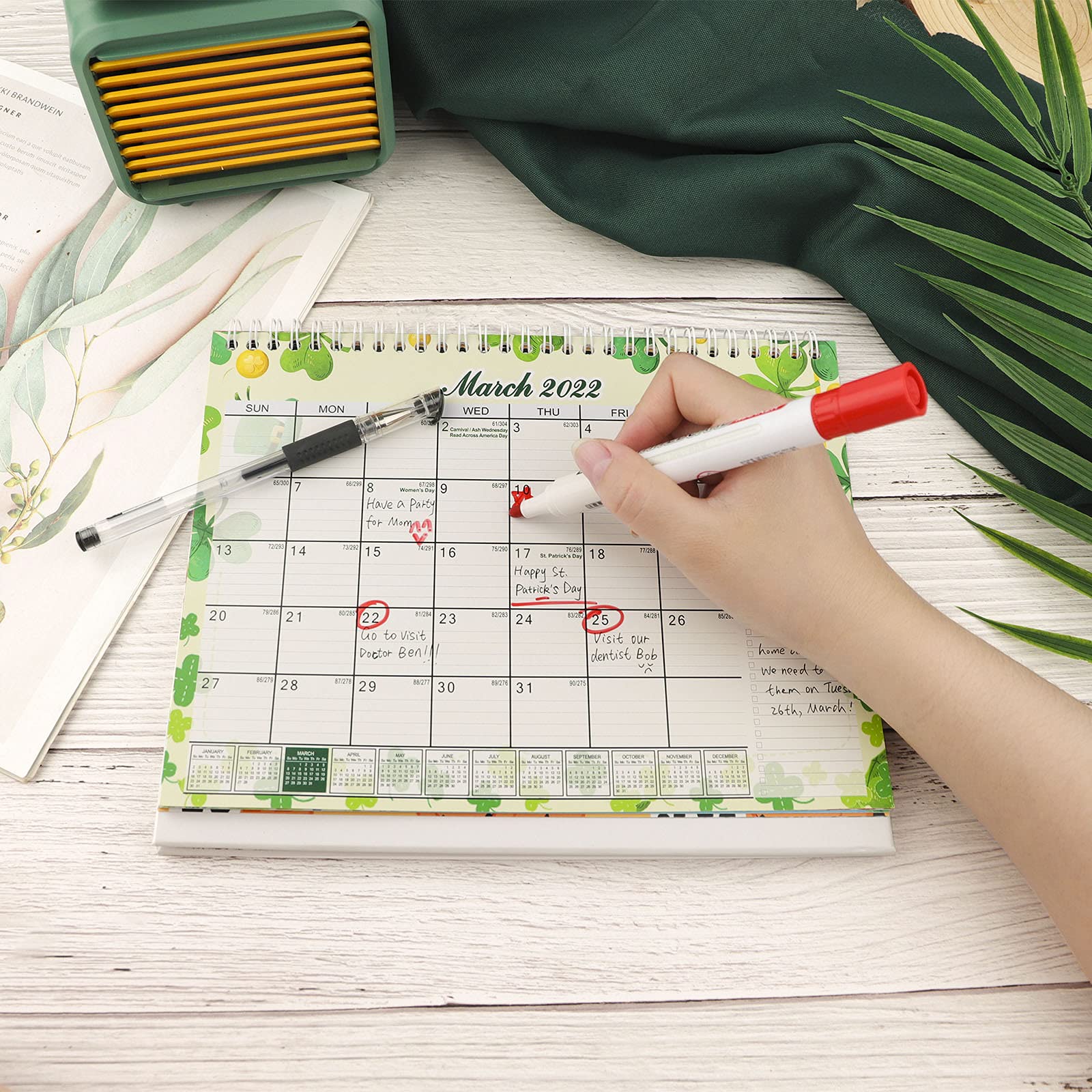 Desk Calendar 20212022 Standing Flip Calendar Desktop Calendar with Thick Paper, Memo Pages