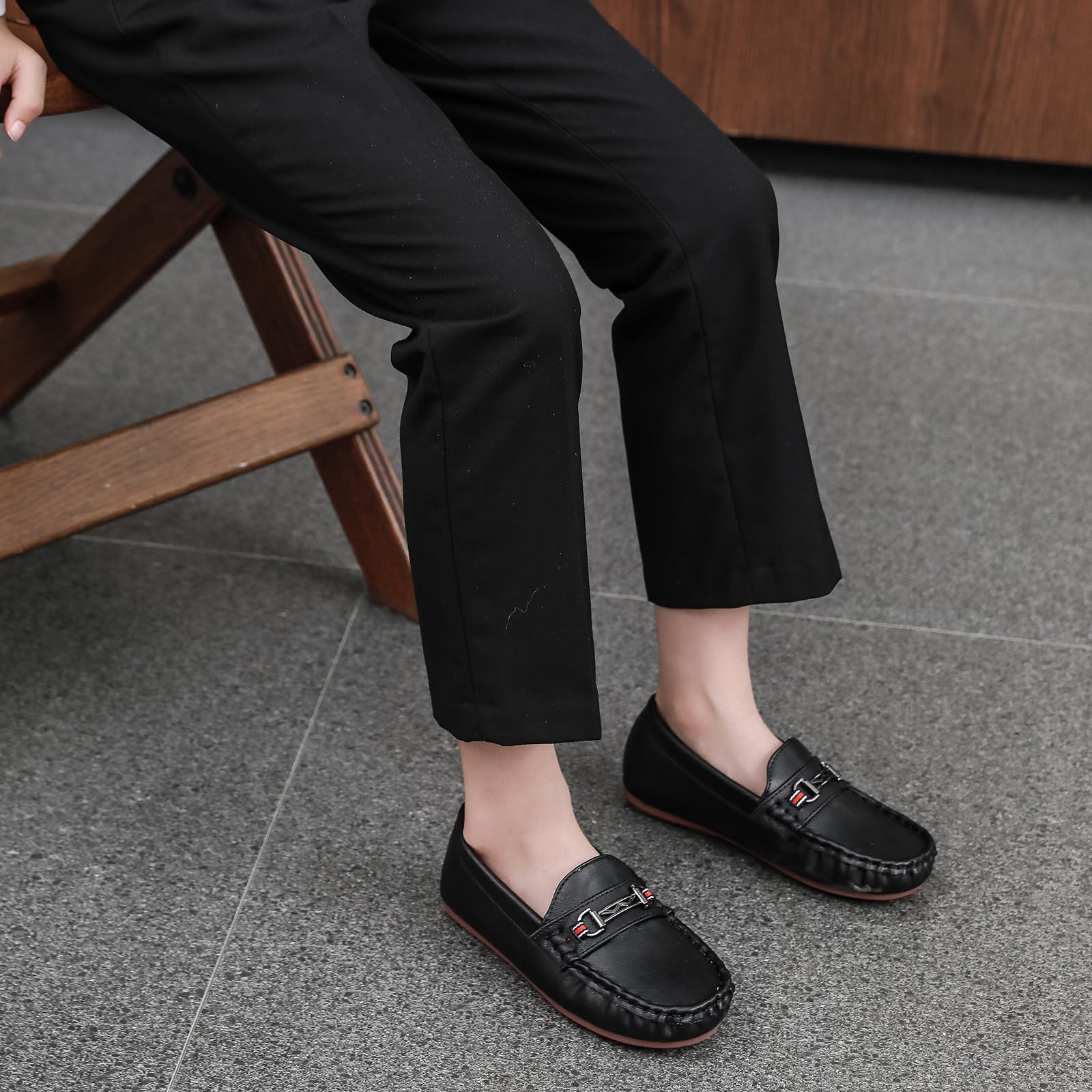 DADAWEN Kinder Jungen Mädchen Mokassin Kunstleder Slip-On Schuhe Schule Hochzeit Kirche Penny Loafer