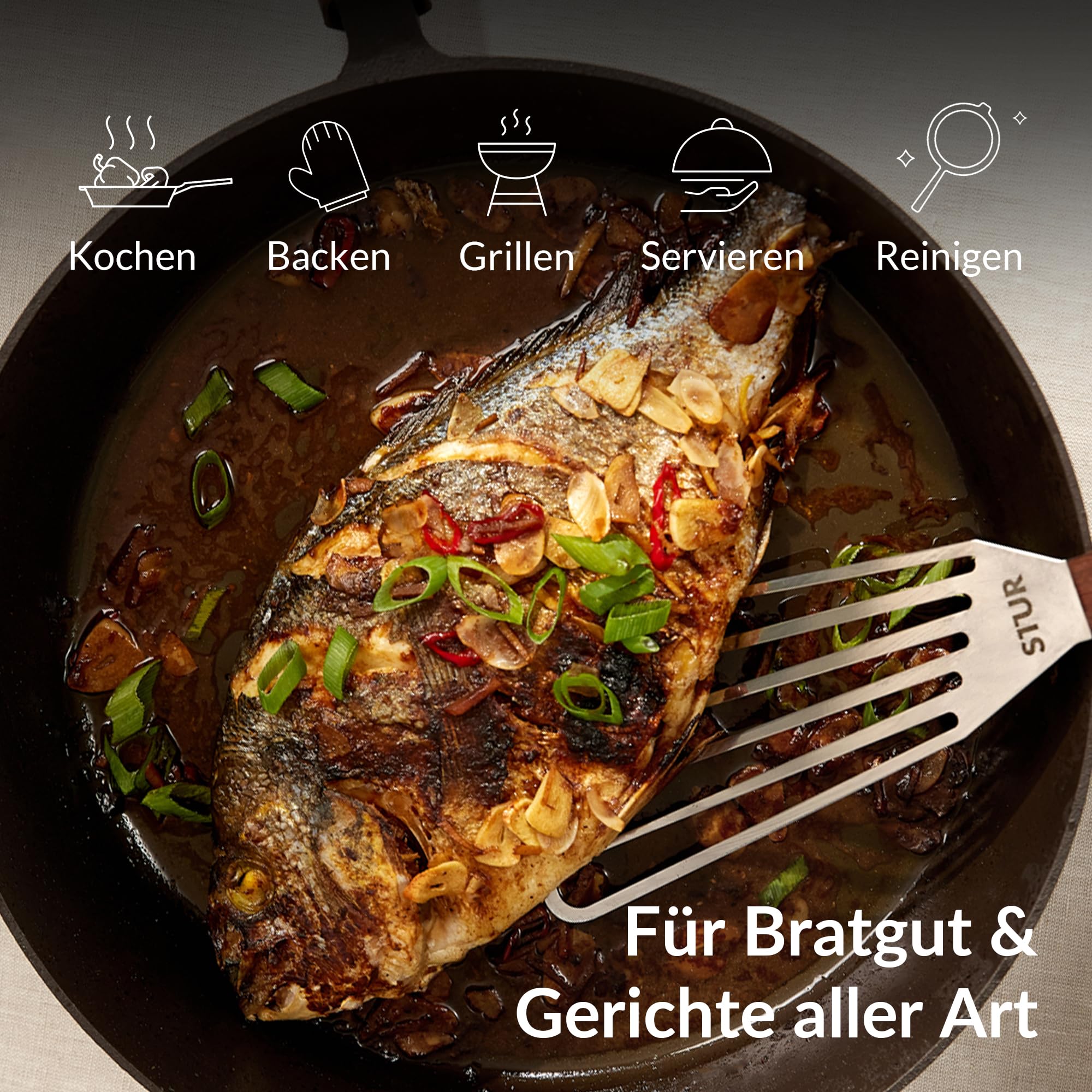 STUR Pfannenwender für Rechtshänder aus flexiblem & rostfreiem Edelstahl - Schlitzwender mit Nussbaumgriff optimiert für STUR Gusseisenpfannen - Dünner Bratenwender für sämtliche Speisen & Küche