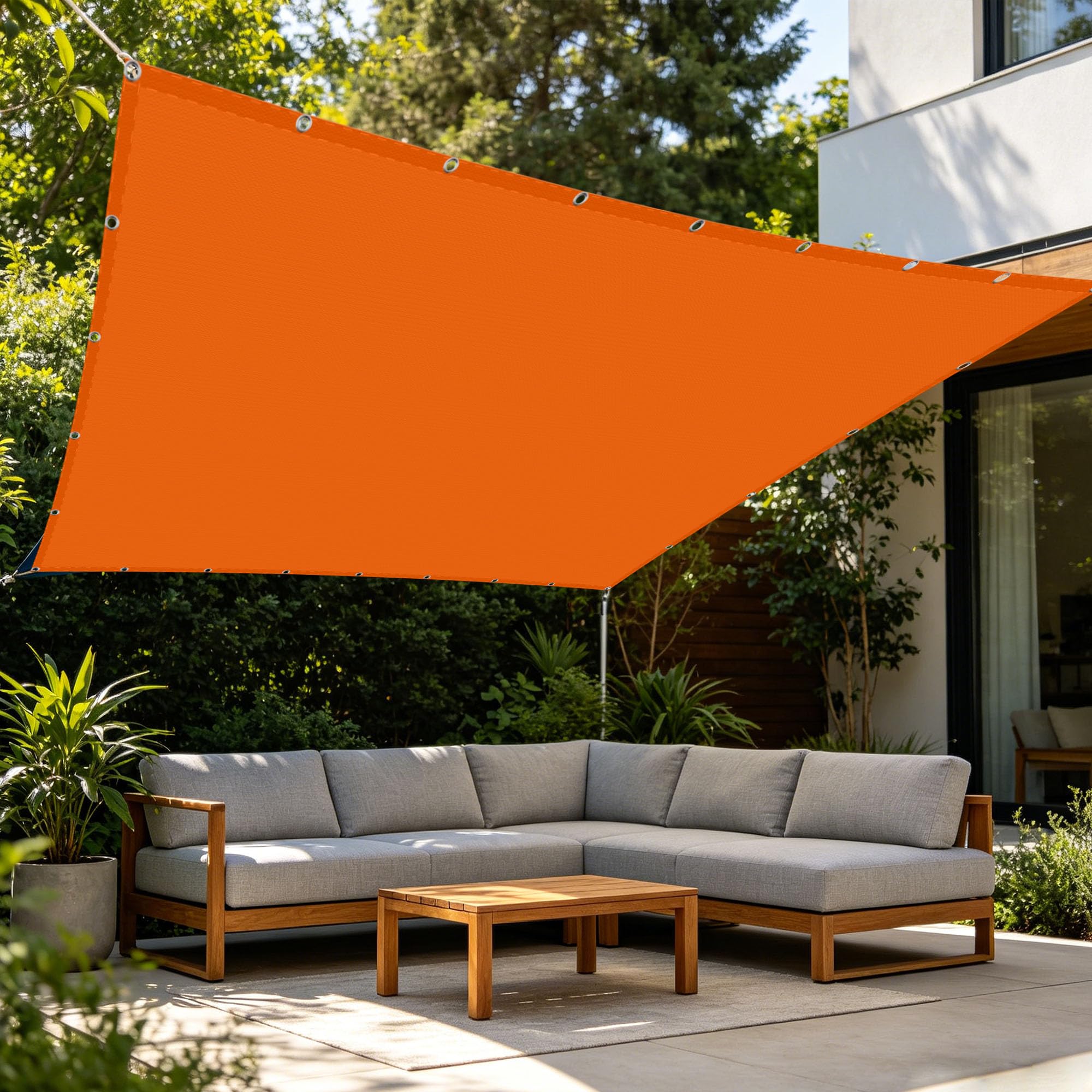 Voile d'ombrage anti pluie pour protéger un petit balcon du soleil