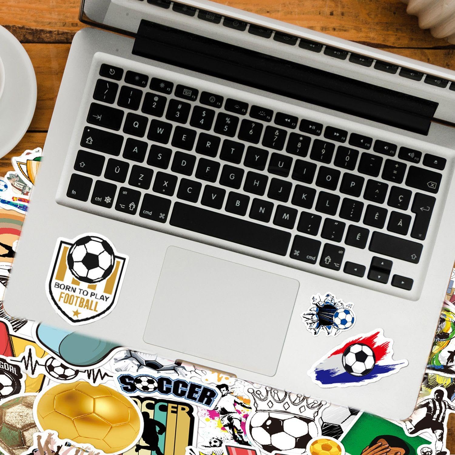 Pack De 100 Pegatinas De Fútbol – Balones, Jugadores, Trofeos Y Más – Impermeables Y Removibles – Para Ordenador, Botella, Skate Y Maleta