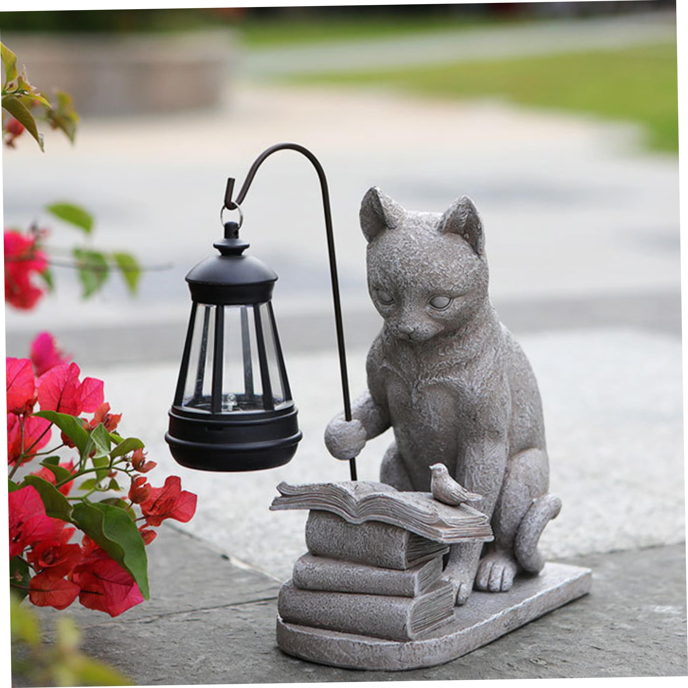 Statua da giardino di gatto solare in resina grigia con lanterna, statuetta di gatto ad energia solare per la decorazione del prato del patio esterno, giardino luminoso notturno, ornamento carin