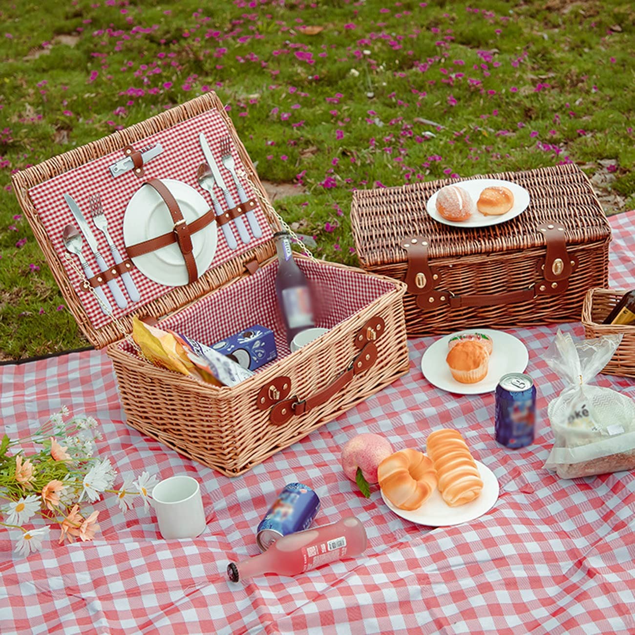 Wiklinowy kosz piknikowy z przyborami i sztućcami, zestaw upominkowy Willow Hamper dla 2 osób, ręcznie tkany do przechowywania na zewnątrz Walentynki, urodziny(B)