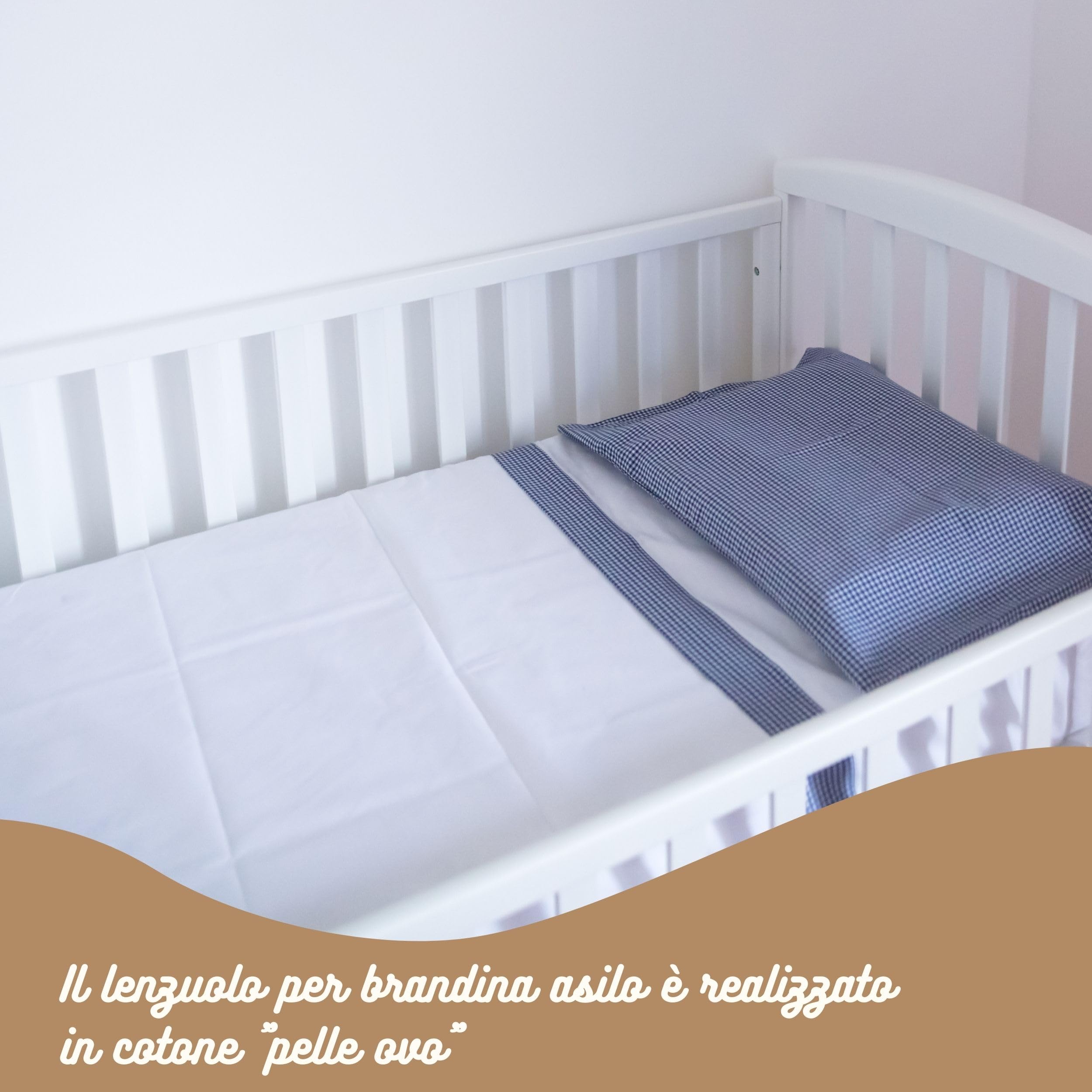 Coccole - Set 3pz Lenzuolo Lettino Asilo Bianco/Blu - Lenzuolo, Federa e Copribrandina Personalizzati - Personalizzabile Con Nome Asilo in Pelle Ovo
