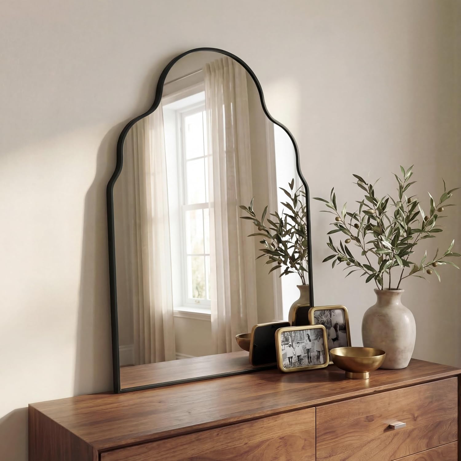 JONATHAN Y Alora 24" x 36" Black Scalloped Arch Metal Framed Wall Mounted Mirror for Bathroom Vanity Entryway Bedroom Living Room Modern Floating Decorative Design MIR214B