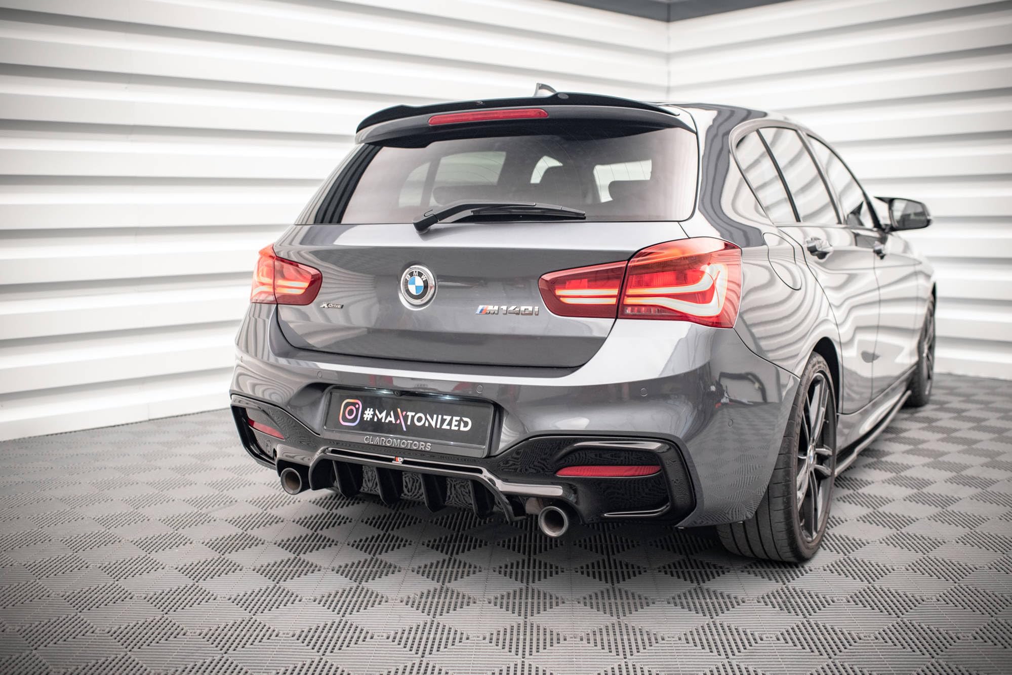 Maxton Design Heckdiffusor für BMW F20 F21 Facelift mit M-Paket Hochglanz schwarz