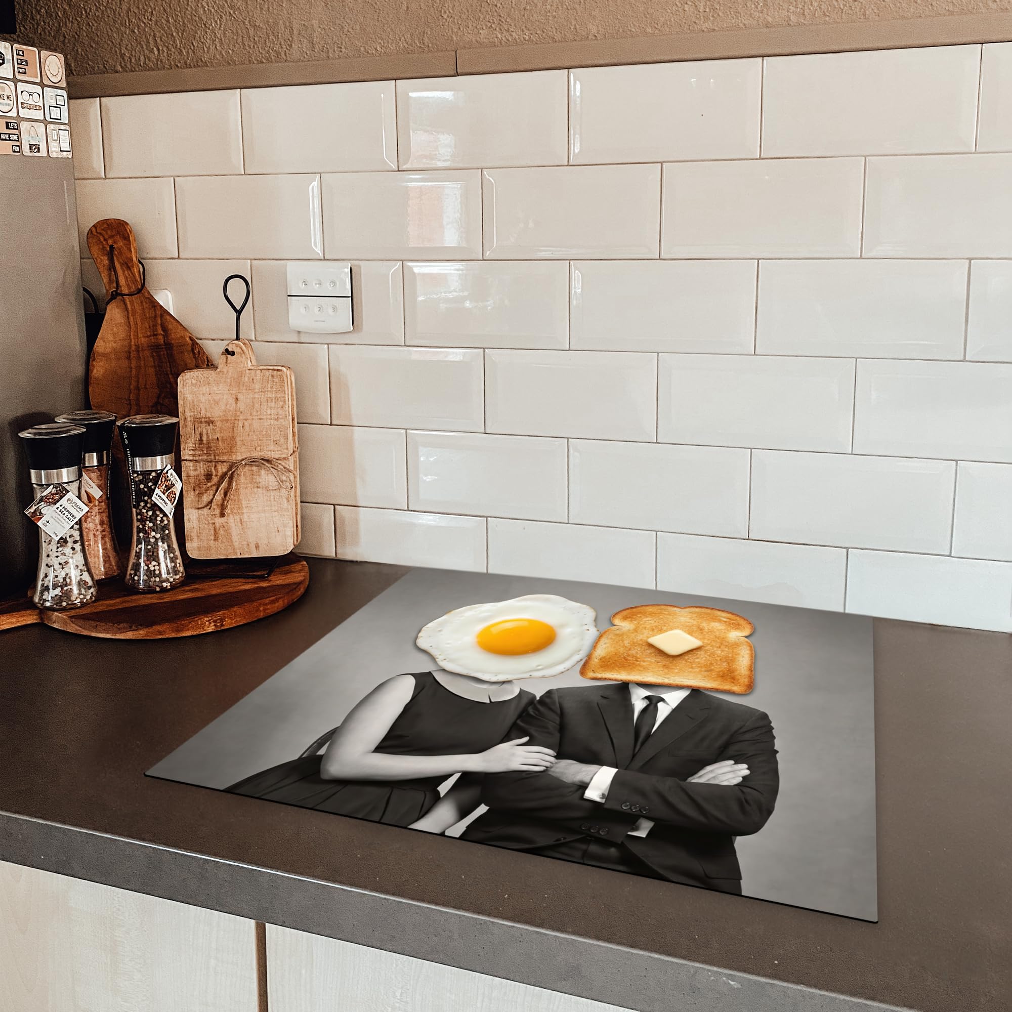 KitchenYeah© Protege Couvre Plaque De Cuisson Décoration Cuisine Tapis Protection Protecteur Induction 59x52 cm Petit-déjeuner - Couple - Œuf - Pain
