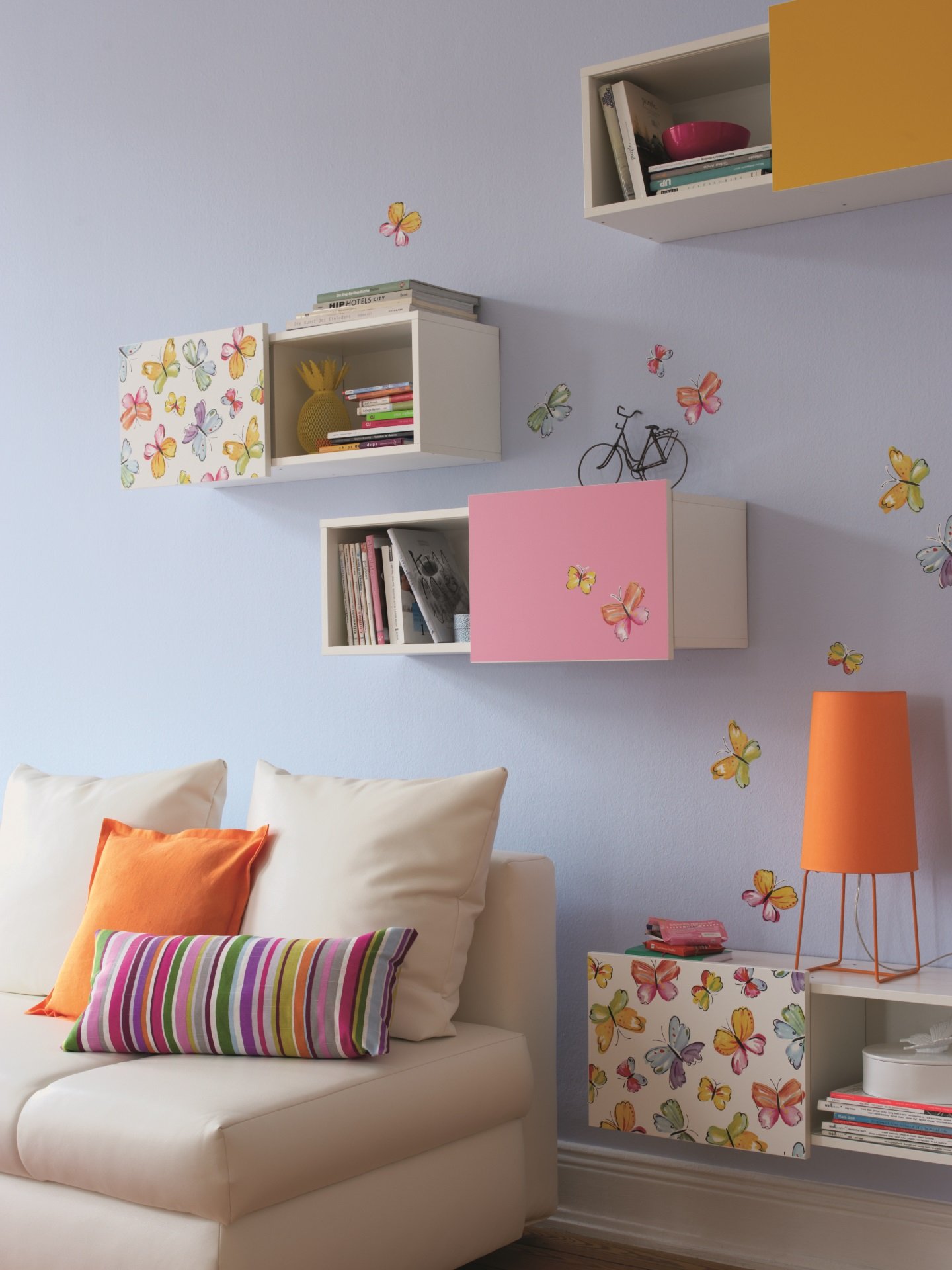 DecoMeister Vinilo Adhesivo para Muebles 45x1500 cm - Papel Autoadhesivo Decorativo para Renovar Cocina y Puertas - Vinilo de PVC Impermeable y Termoformable de fácil instalación - Mariposas