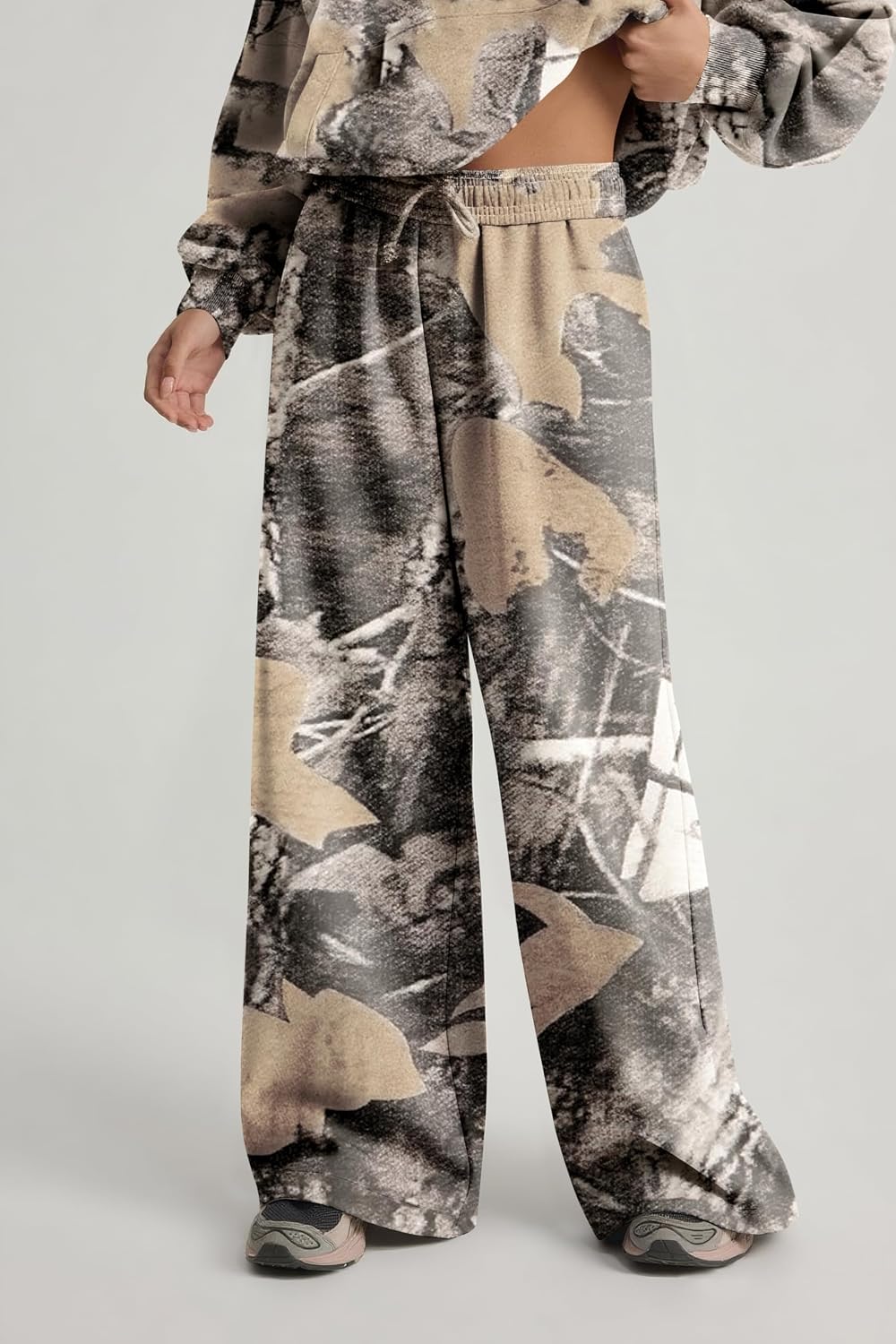 Women 2 Piece Lounge Outfits Camo Hoodies Sweatpants Sets Maple Leaf Print Hooded Sweatshirt Sweatpants Tracksuits