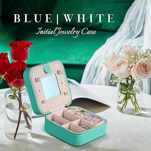 Miniatura 6 de Parima Joyero con inicial para mujeres y niñas, estuche de viaje azul Parches de letras de felpilla Joyero de viaje personalizado multifuncional