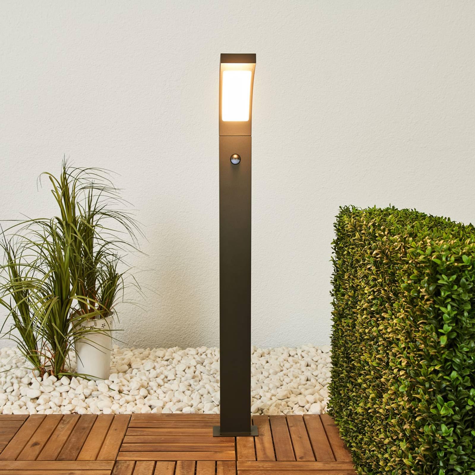 Lucande lampada da esterni con sensore di movimento (Moderno) colore Nero, in Alluminio lampadina inclusa Lampioncino paletto luminoso viale lampioncino