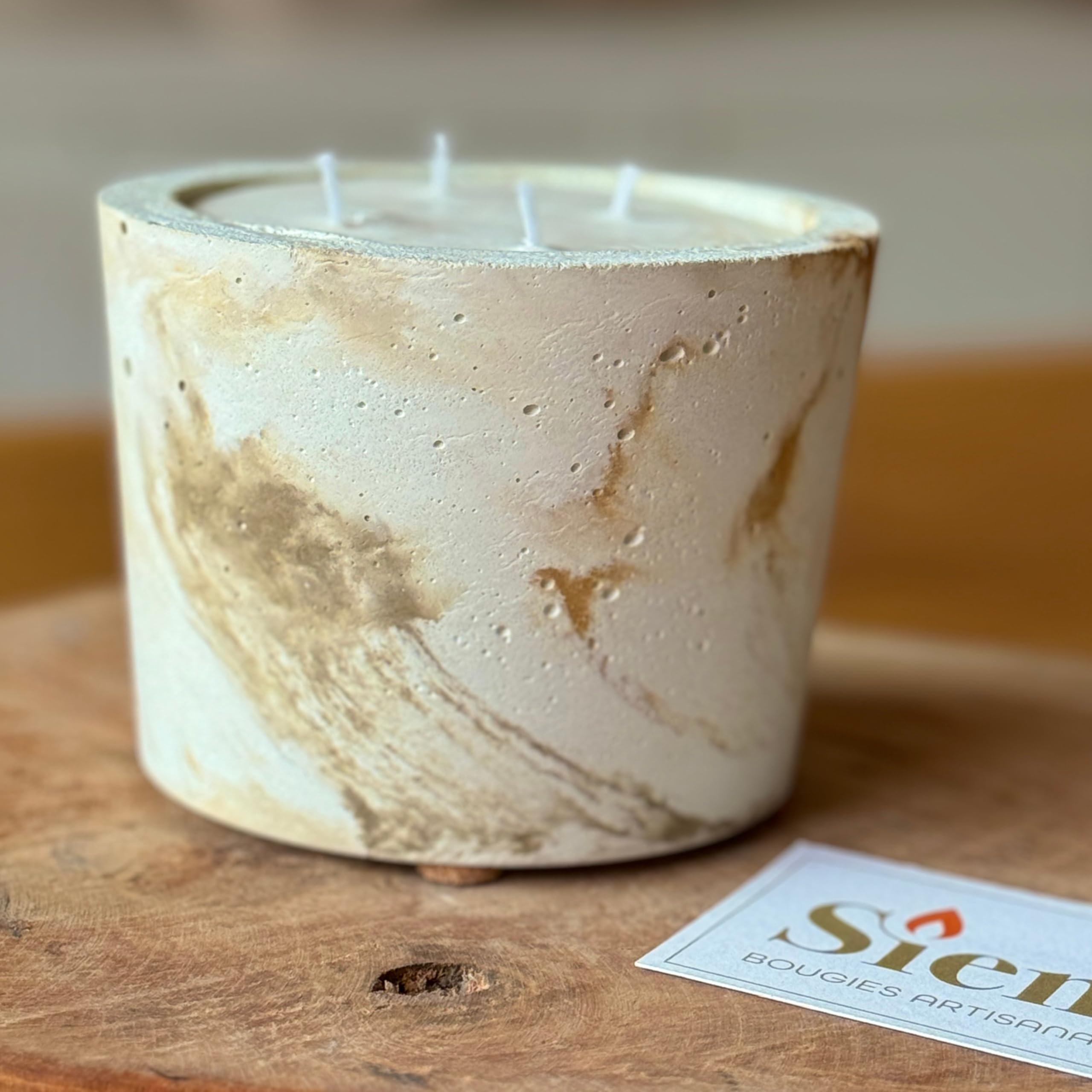 Siena Velas artesanales redondas recargables, contenedor de hormigón mármol hecho a mano, cera natural, fabricado en Bélgica (Large redondo, jardín aromático)
