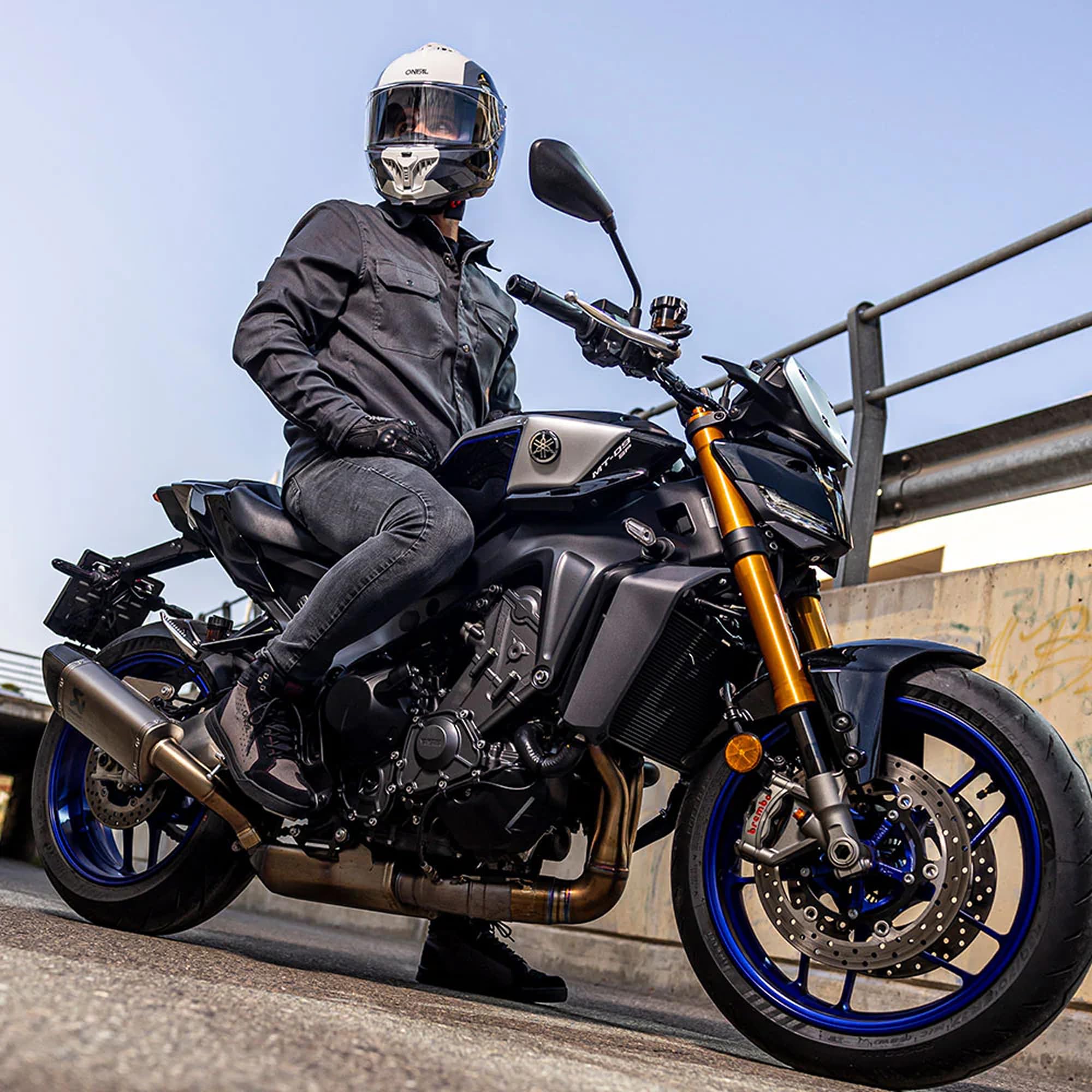 O'NEAL | Casco de Motocicleta | Moto | Aberturas de ventilación para un máximo Flujo de Aire y refrigeración, Carcasa ABS, Visera Solar integrada | Casco Sierra R V.24 | Adulto | Negro Naranja Gris