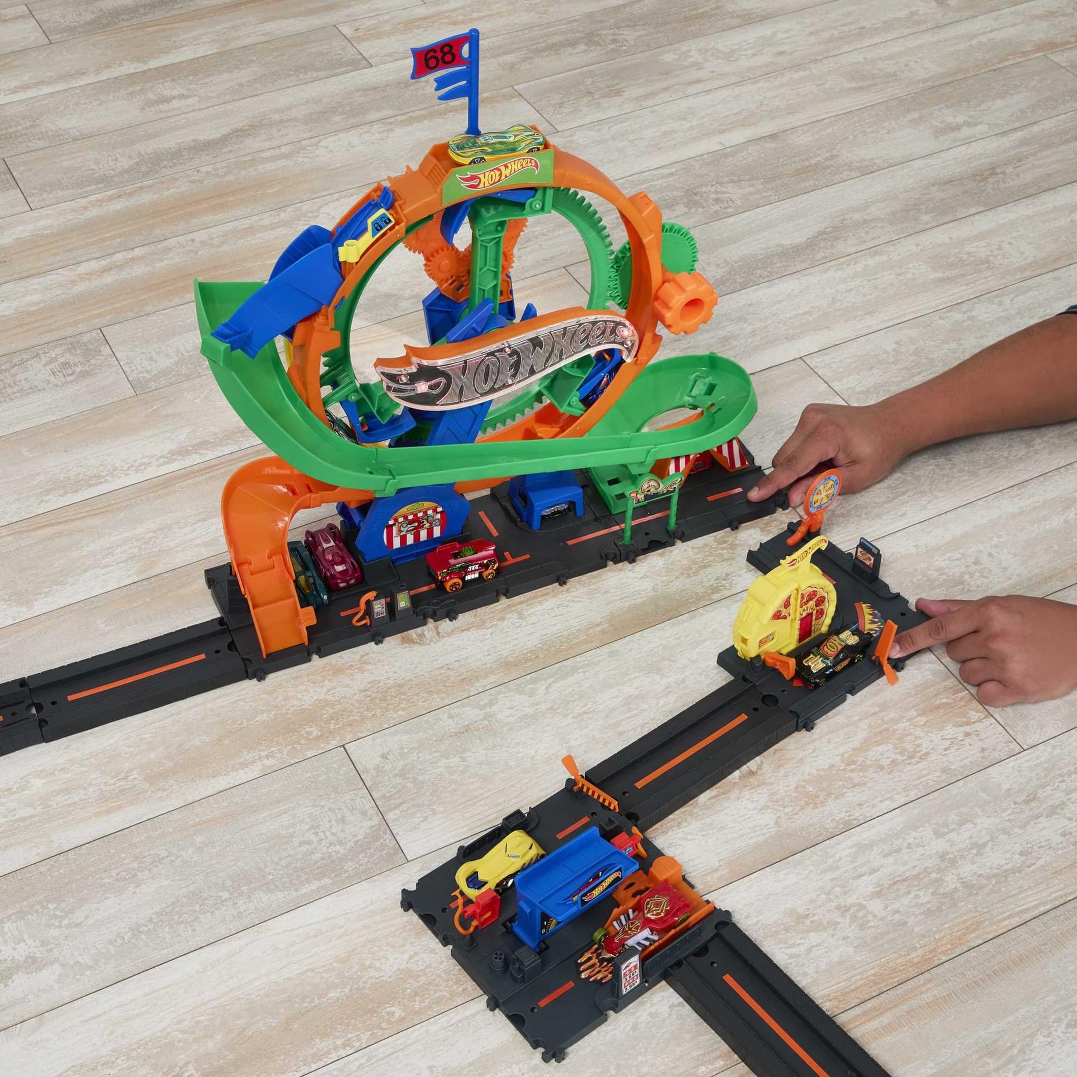 Hot Wheels City Rueda de la Fortuna Whirl, Pista para Coches de Juguete con Noria con Luces y Sonidos, Incluye 1 vehículo Die-Cast a Escala 1:64, Regalo para niños y niñas +5 años, HKX46