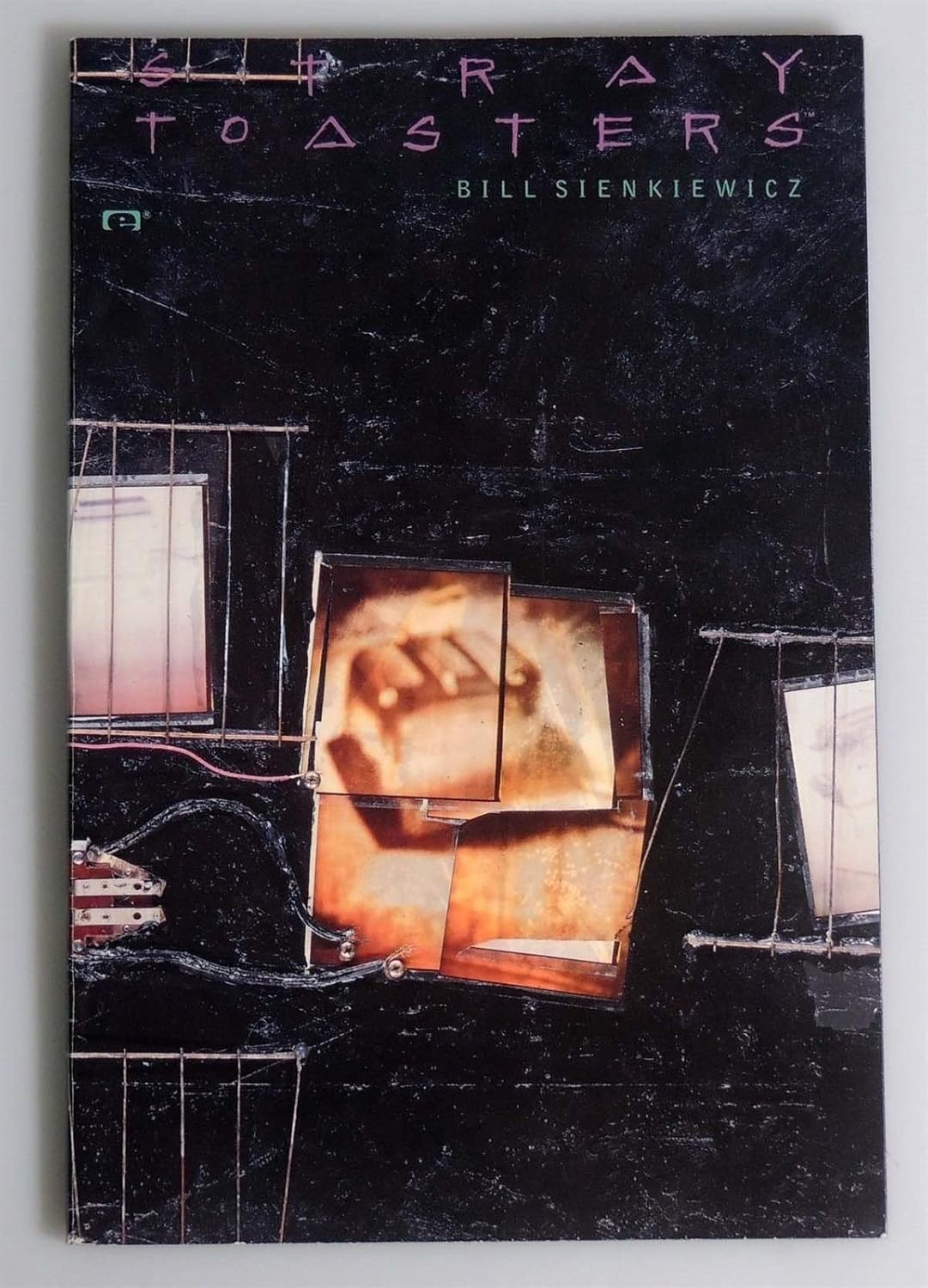 Stray Toasters Designer Collection Bill Sienkiewicz 9780871357137
