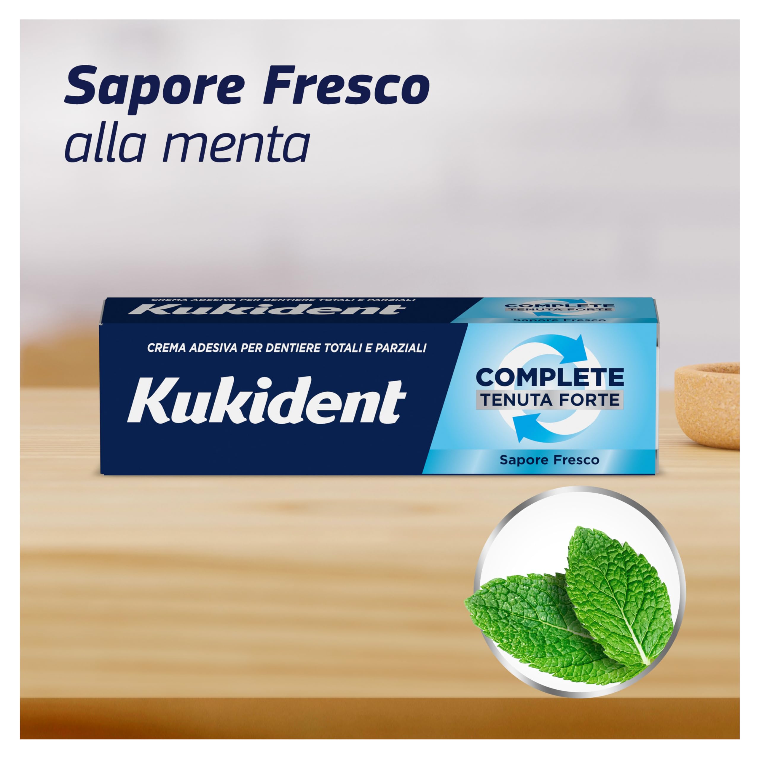 Kukident Complete Crema Adesiva per Protesi Dentali Totali e Parziali, Tenuta Forte, Sapore Fresco. Confezione da 3x35g