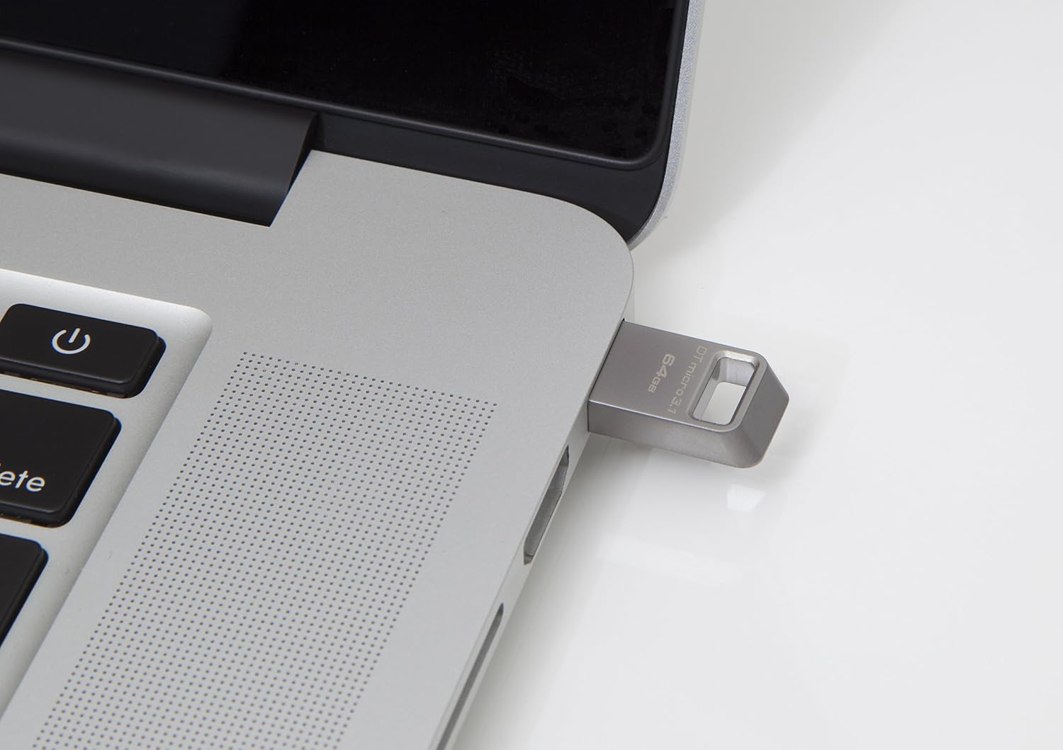Kingston DataTraveler Micro 3.1 32GB USB 3.0 Compatible Hi-Speed up to 100MB/s Ultra-small Metal Case Flash Drive (DTMC3/32GB) - Silver