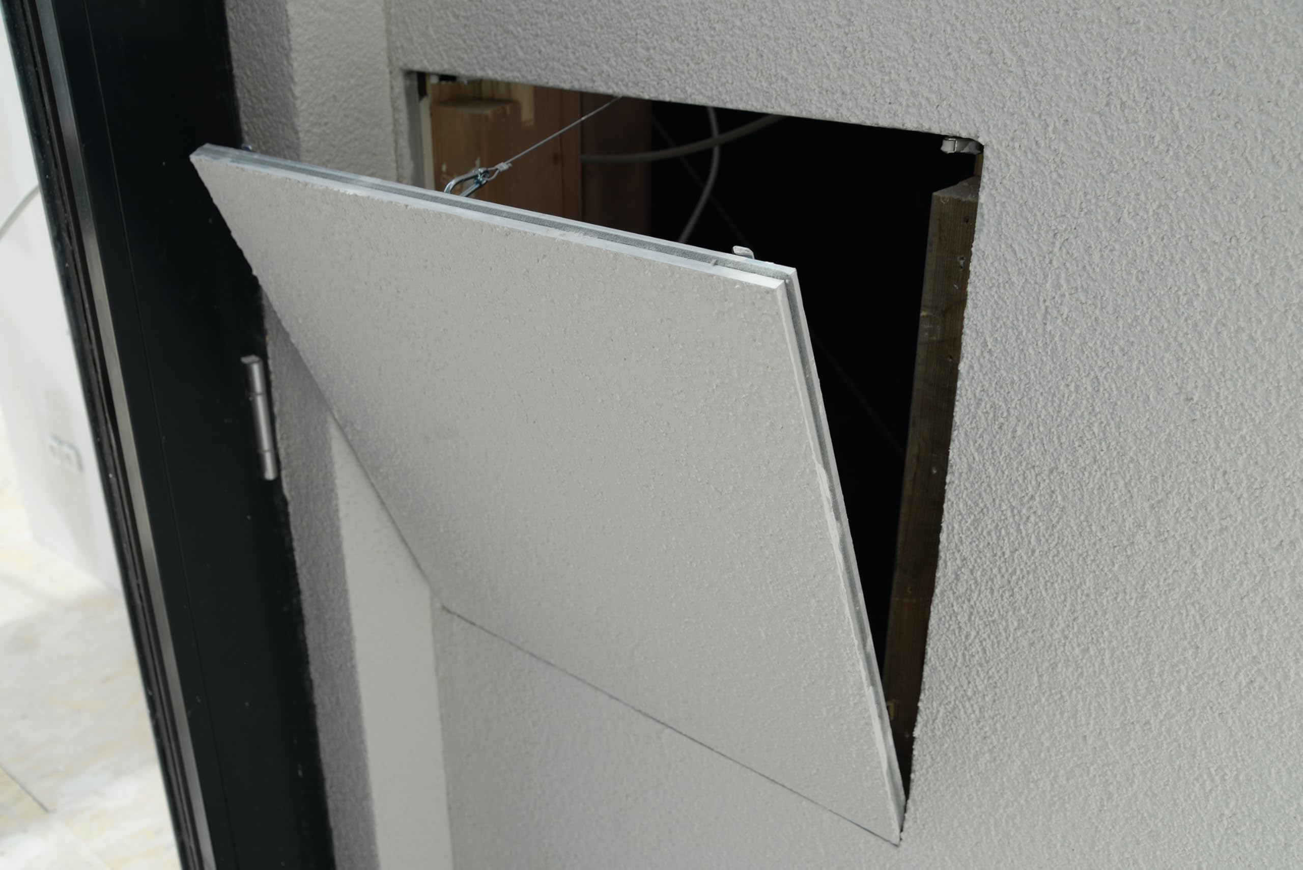 Heka Revisionsklappe 20 x 20 cm (200 x 200 mm) Alu/GK 25 mm aushängbar | Beide Hände frei zum Arbeiten – die ganze Öffnung steht dir offen
