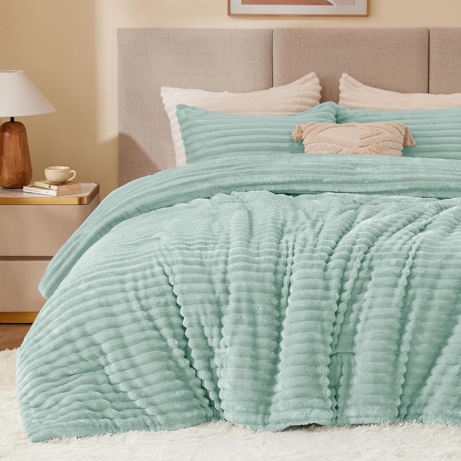 BEDELITE Fleece Queen Comforter Set -Super Soft & Warm Fluffy Light Green Bedding, Luxury Fuzzy Heavy Bed Set for Winter with 2 Pillow Cases