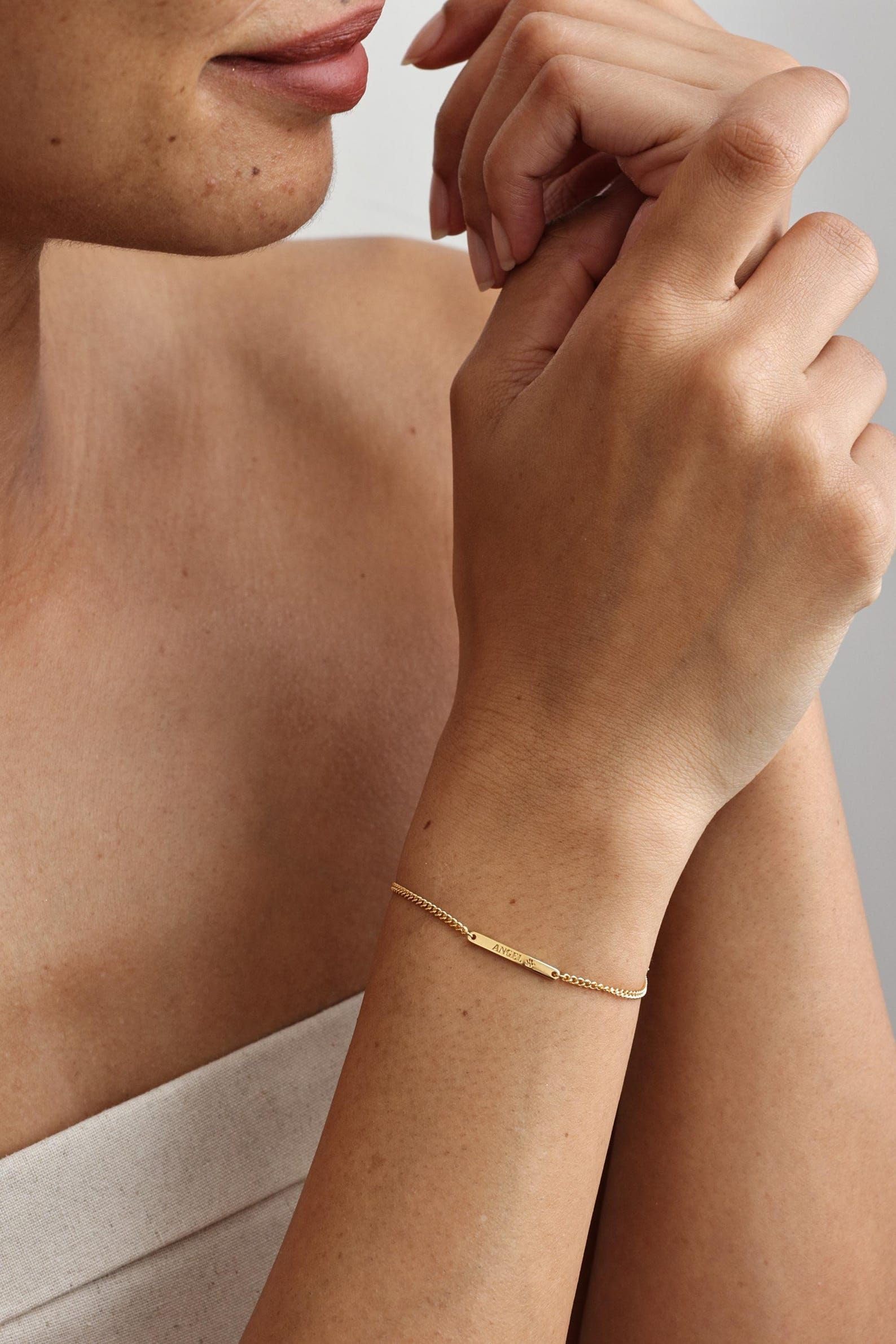 Pulsera de barras Minimalista grabada con cadena de la placa 925 Acoplamiento de nombre personalizado Colgante de delicado personalizado Nombre apilable Pulsera de la mascota
