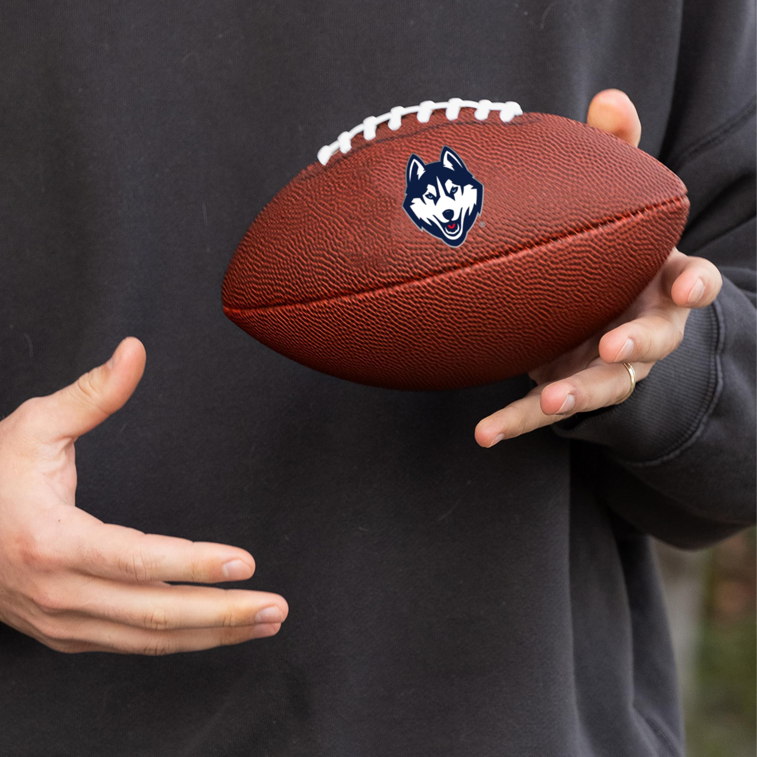 Logo Brands Mini Comp Fb, UConn-Pallone da Calcio in Materiale Composito Ragazzi, Marrone