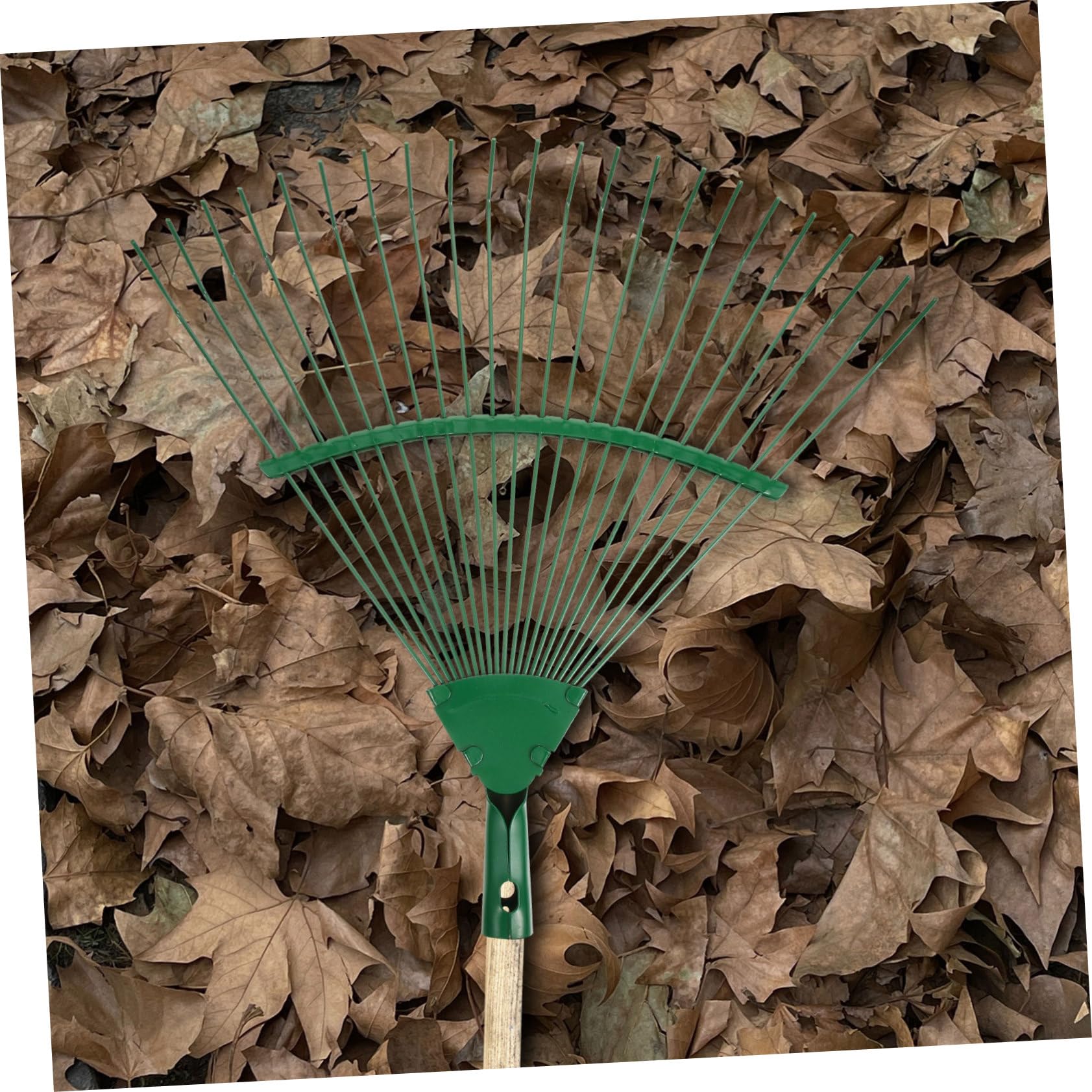 Gartenrechen aus Strapazierfähigem Metall Langlebiger Handrechen mit Stabilem Stiel Vielseitig für Bodenbearbeitung Laub Wurzelrechen Robustes Gartengerät für Zufällige Farbe