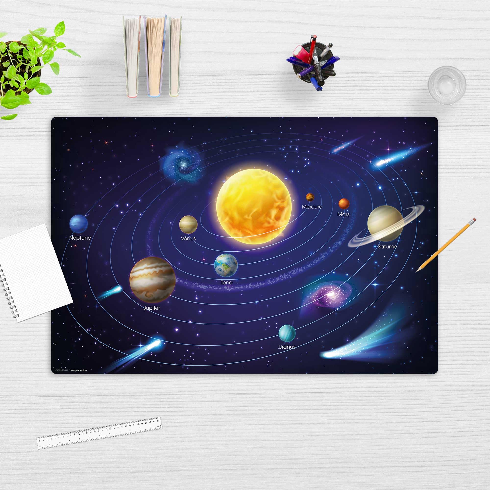 Sous-main lavable pour enfants – Notre système solaire en bleu sur fond français – 60 x 40 cm – en vinyle de haute qualité