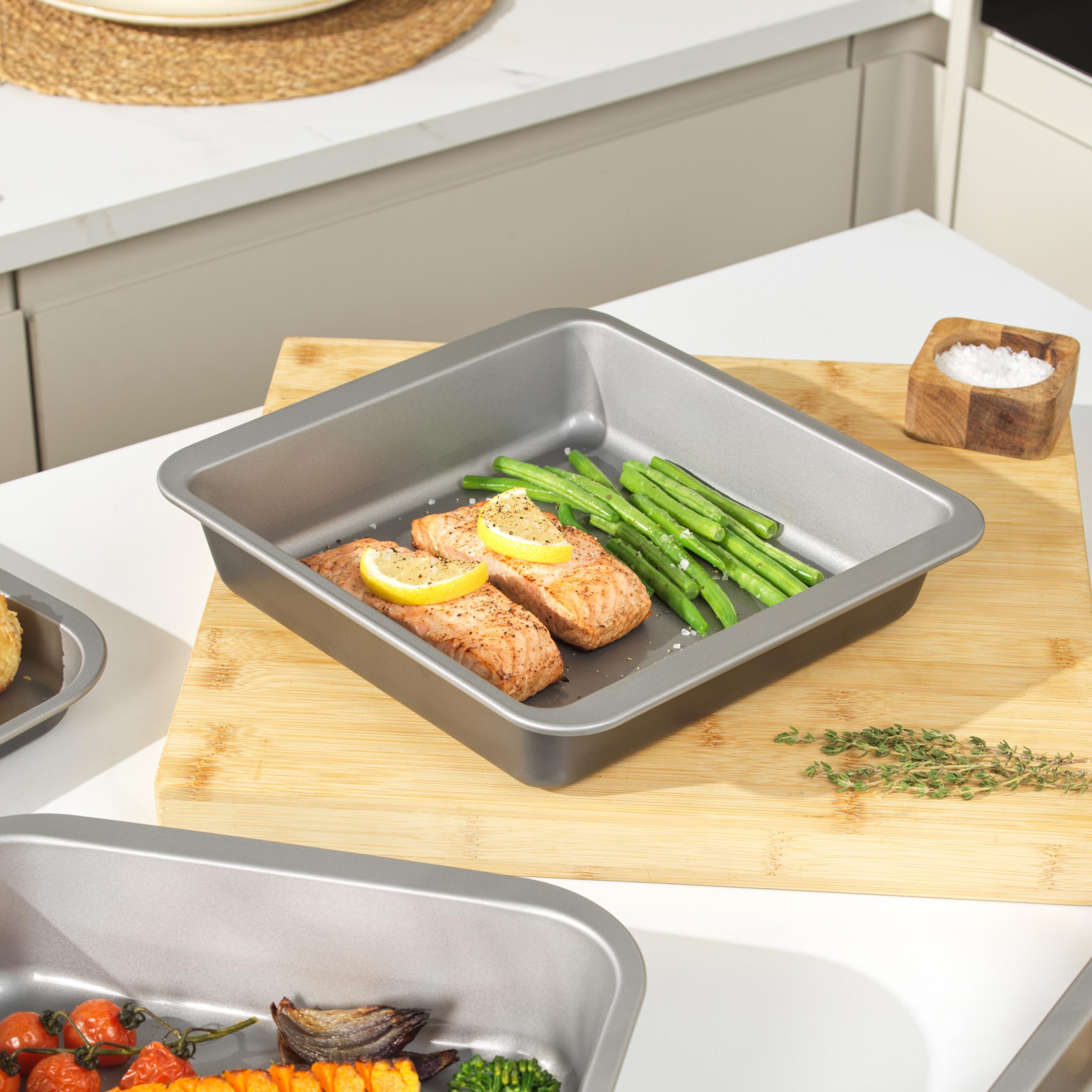 Salter Essentials 26 cm Square Baking Tin, Non-Stick Coating, Cake Pan, Dishwasher Safe, Easy to Clean, Made in the UK - Image 4