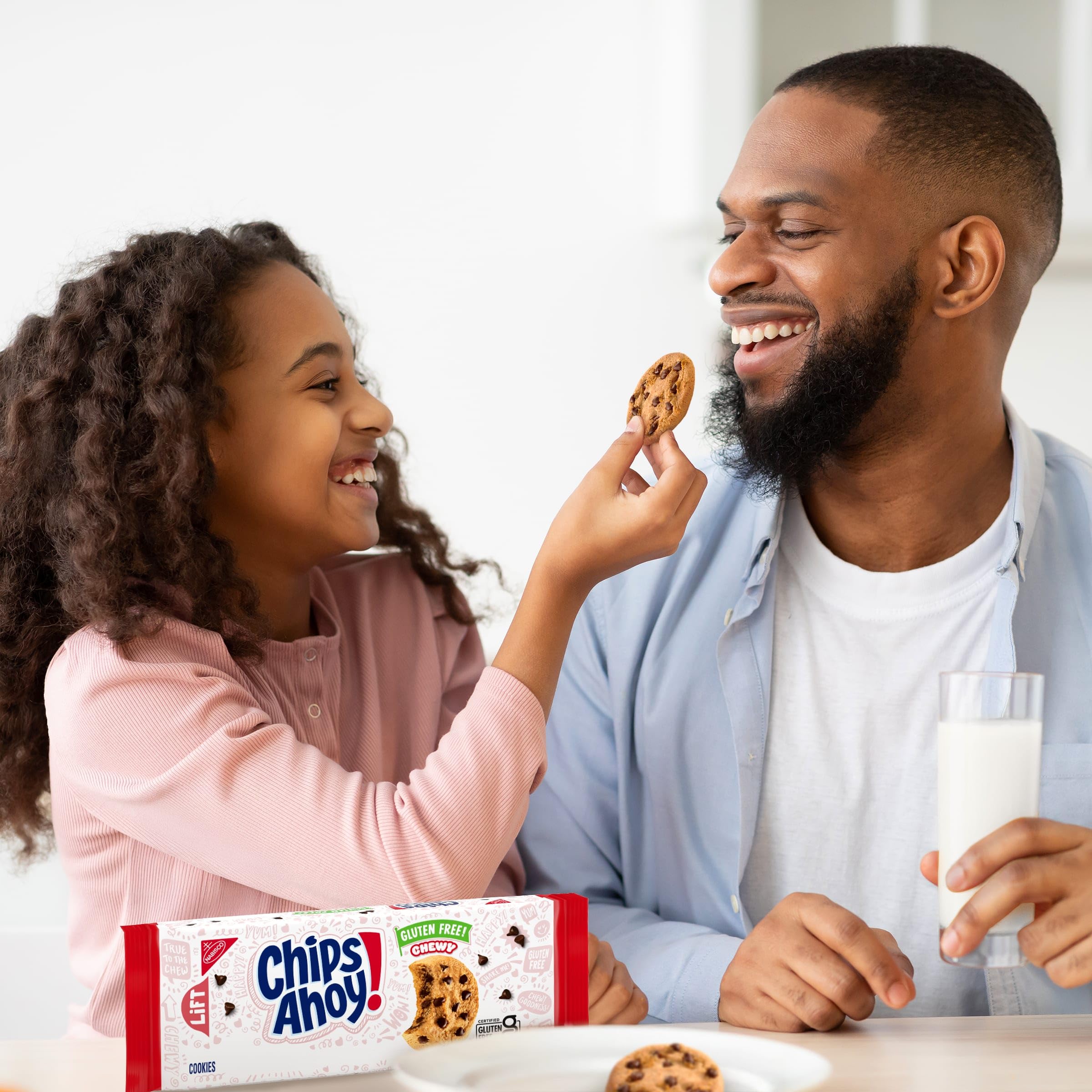 CHIPS AHOY Chewy Gluten Free Fudgy Chocolate Chip Cookies 9 75 oz — view 7