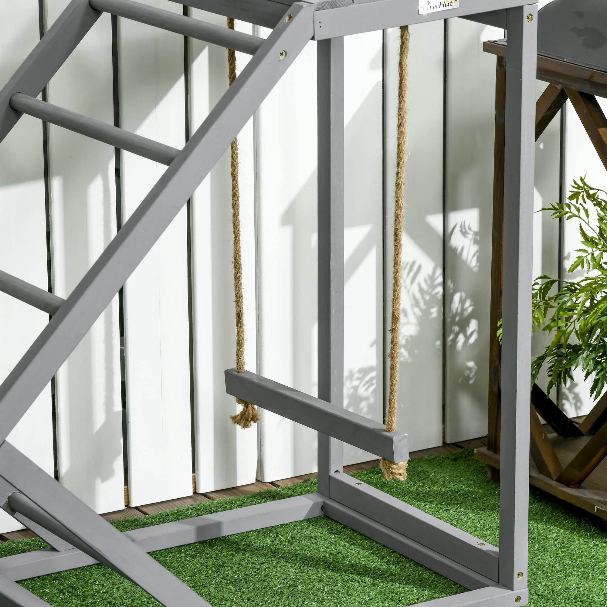 PawHut Posatoio in legno per galline, area giochi in legno per galline con altalena, scala, piattaforma, zona naturale per, 96 x 40 x 71 cm, grigio