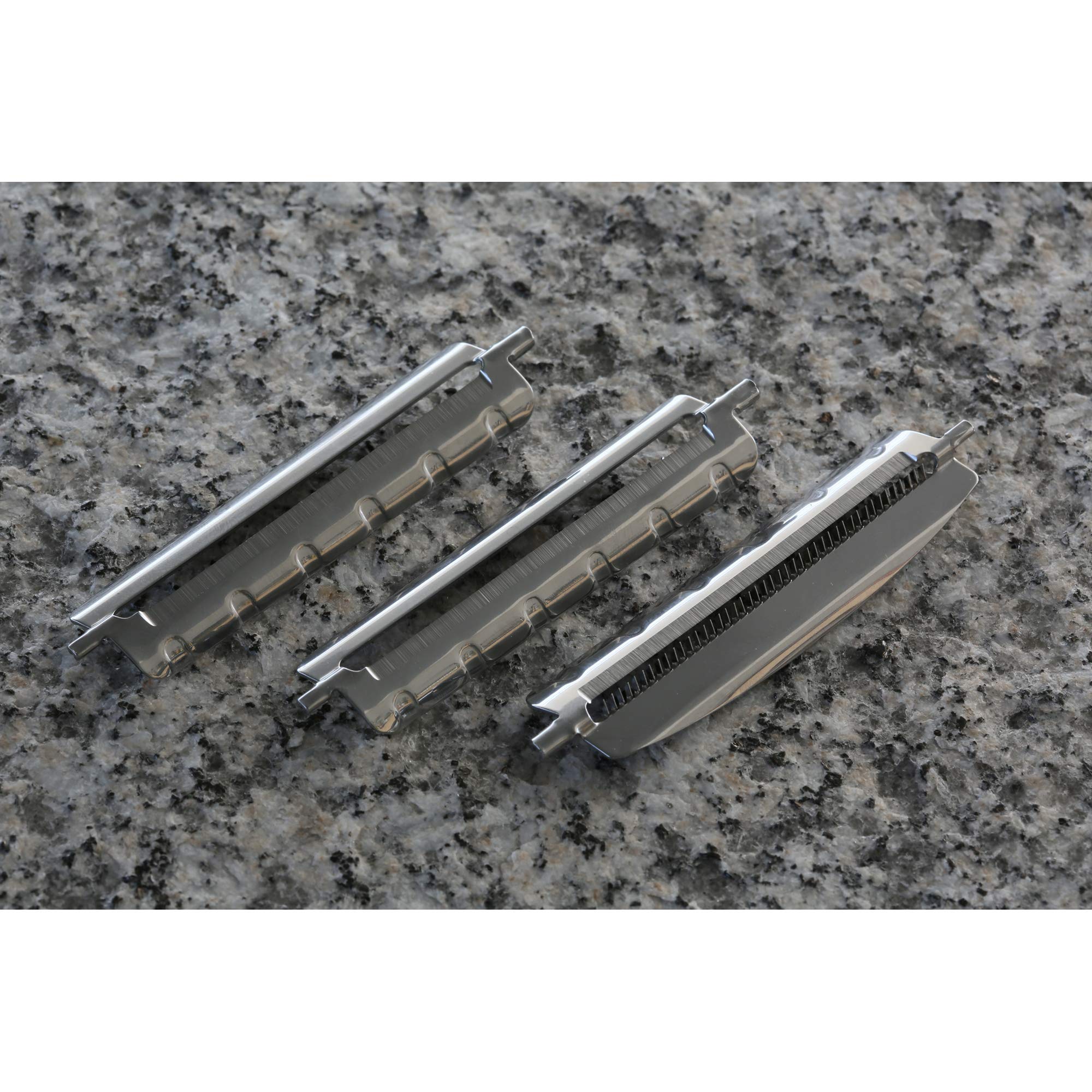 KAI Michel Bras pelador universal con 2 cuchillas - Pelador en I de acero inoxidable con cuchilla de 4,2 cm / mango de 10,5 cm - Pelador para verduras, frutas, pelador de patatas pelador de espárragos