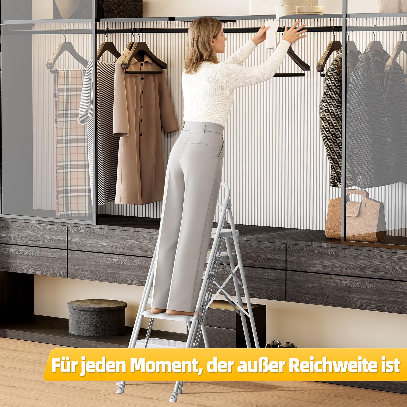 KINGRACK Trittleiter 4 Stufen Klappbar, Leiter mit Sicherheitsschloss | Haushaltsleiter Klapptritt mit Anti-Rutsch-Pedal, Bequemer Handlauf, Tragbarer Tritthocker für Küche Büro Terrasse, Grau