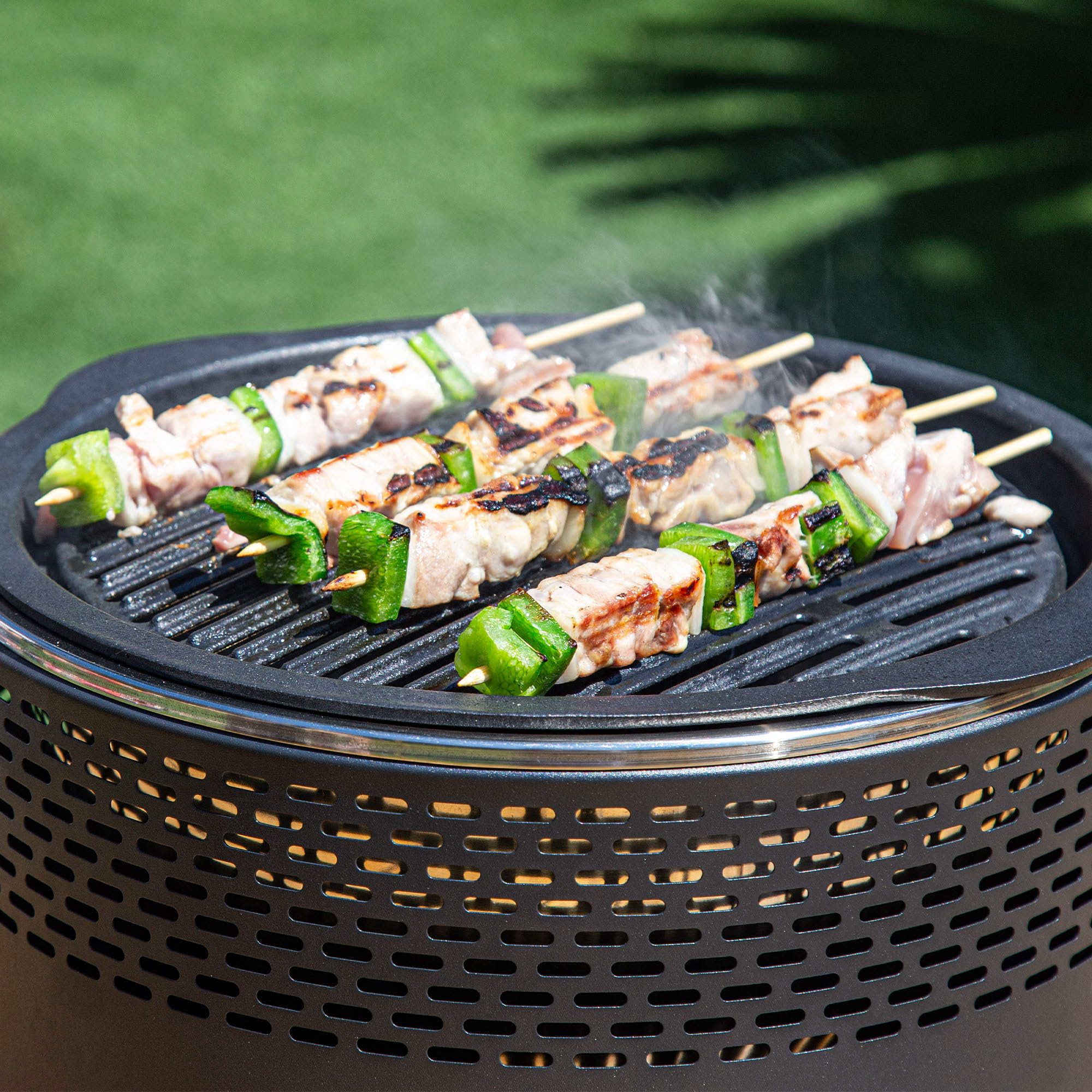 Aktive 63002 - Barbecue portatile a carbonella ricaricabile senza fumo con batterie Nero, Antigoccia, Misure Ø34x22cm, Include borsa di trasporto, Cuoce all'interno, Grill