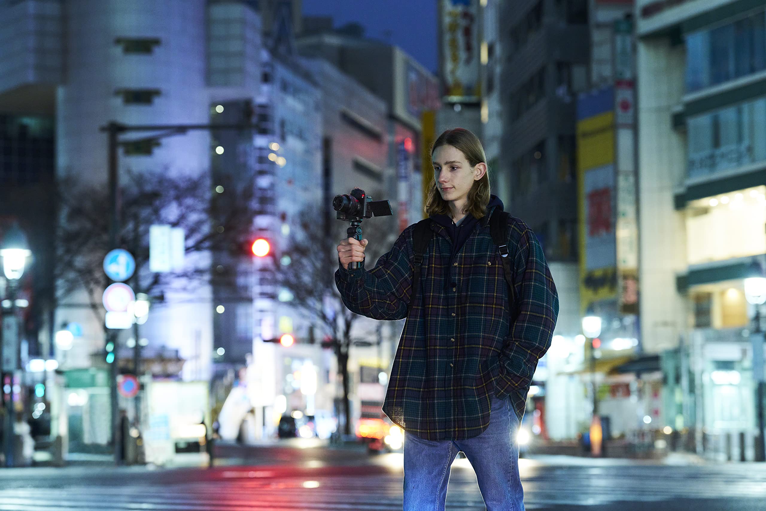 Sony ZV-E1, Cámara vlogging mirrorless full-frame de objetivo intercambiable con 28-60 mm f/4-5.6 (compacta y ligera, 4K 60p, 12.2 MP, sistema de estabilización de 5 ejes y digital)