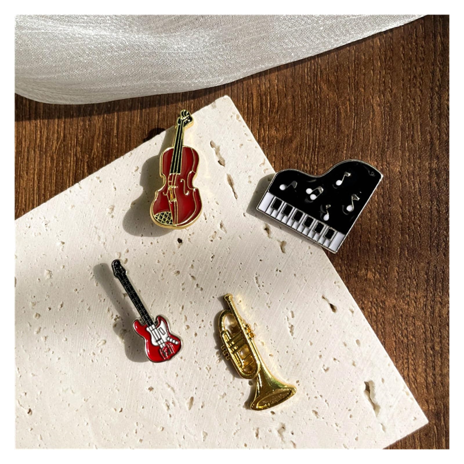 Spilla creativa strumento musicale pianoforte tromba lega giacca borsa regali gioielli spilla spille, 1