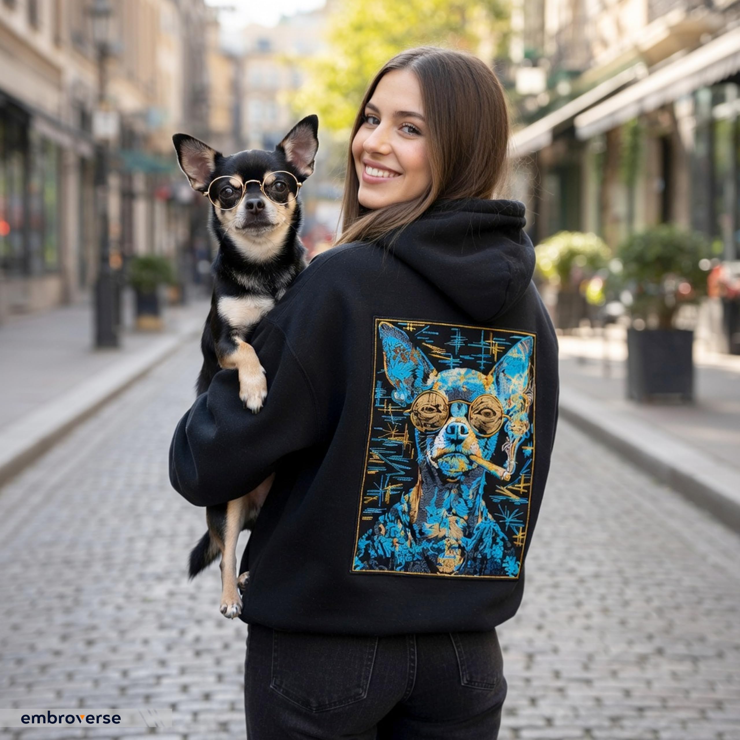 EMBROVERSE Rauchender Chihuahua Aufnäher, Bestickt zum Aufbügeln