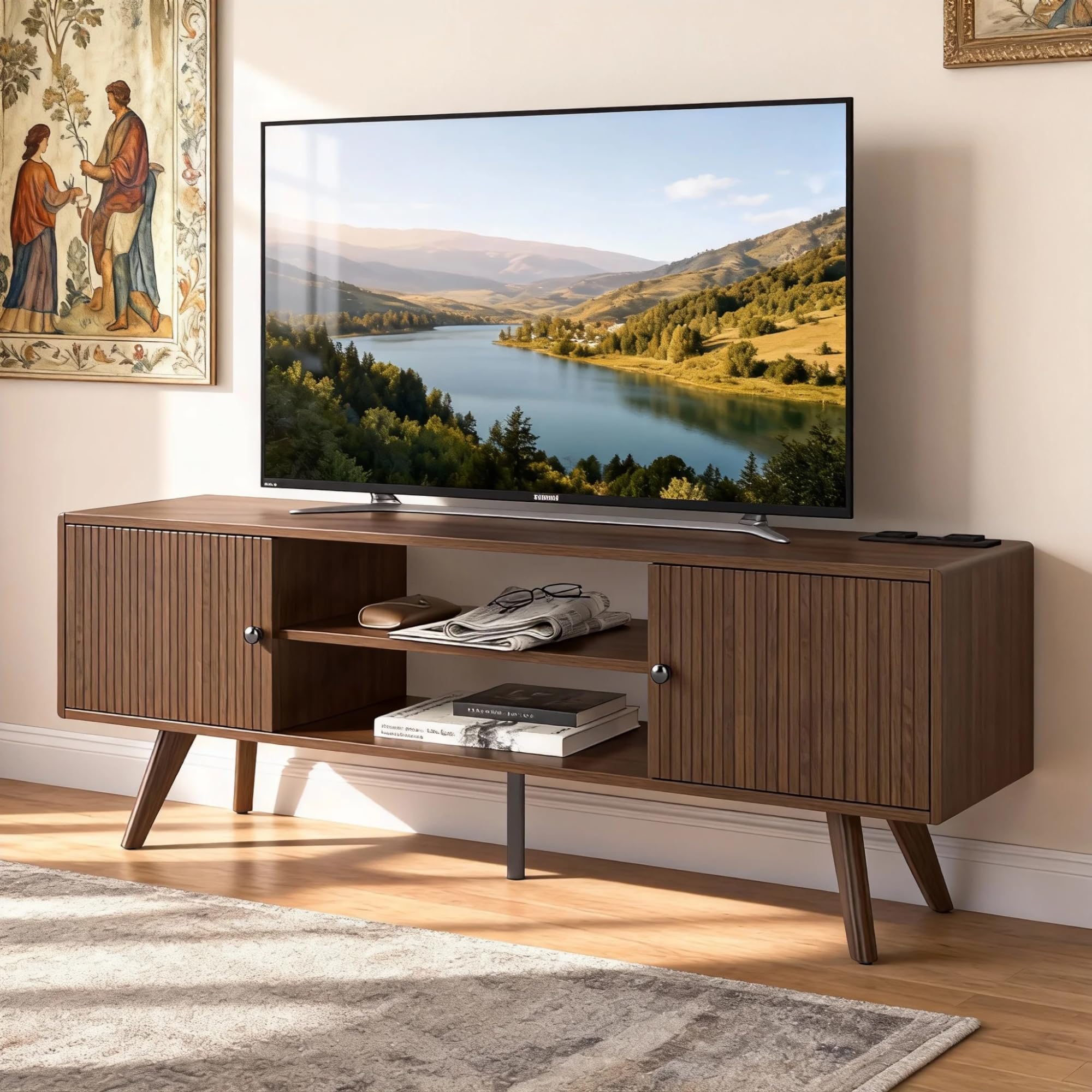Manora Mueble de TV con Enchufe, Mesa de TV para hasta 65 Pulgadas, Mueble TV Salon con 2 Puertas y Estantes Abiertos, Mueble Television para Salon Dormitorio, 140 x 35 x 50cm, Marrón