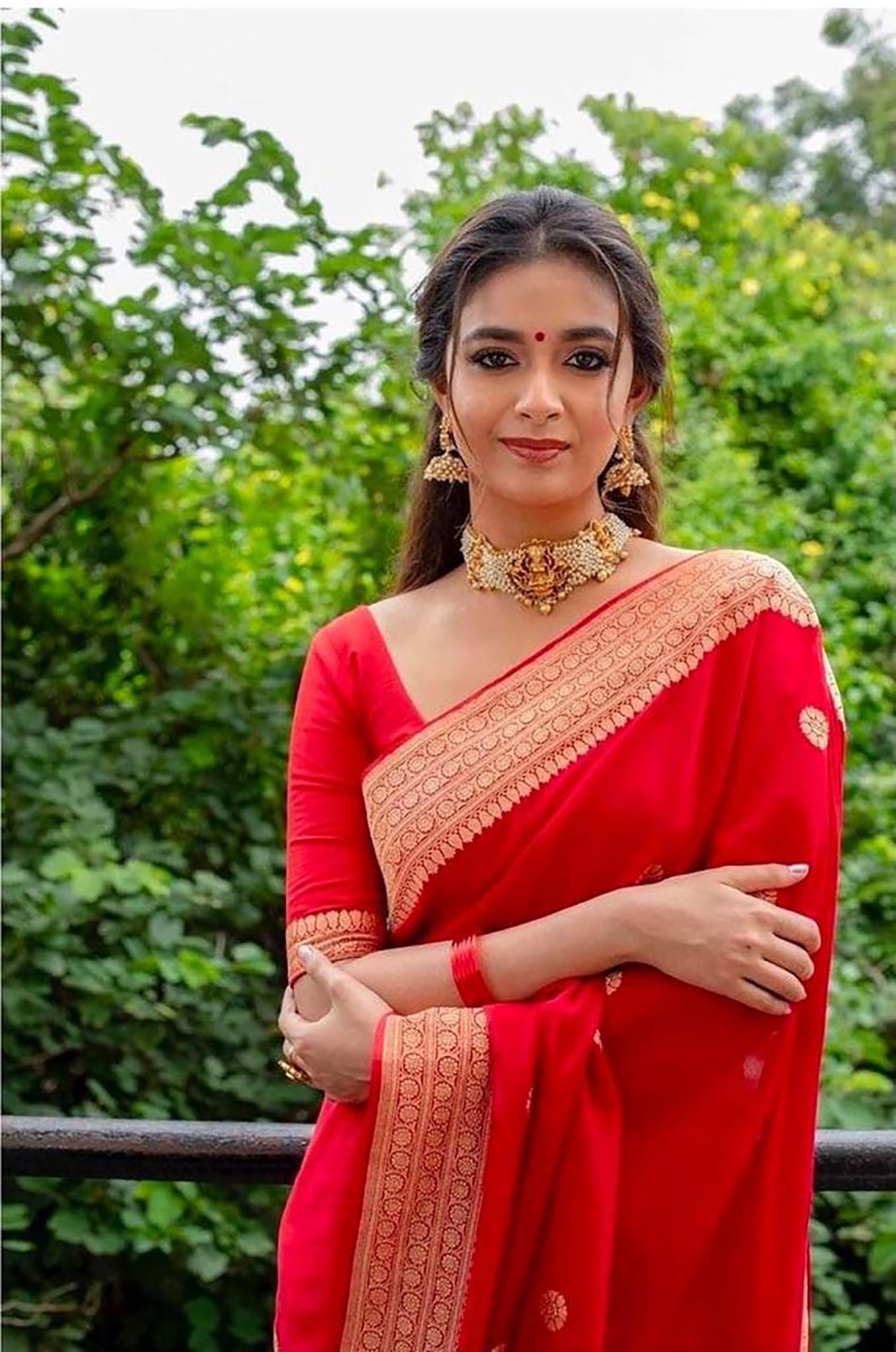 Anjaneya Sarees Woven Silk Banarasi Kanjivaram Saree (Red) 2