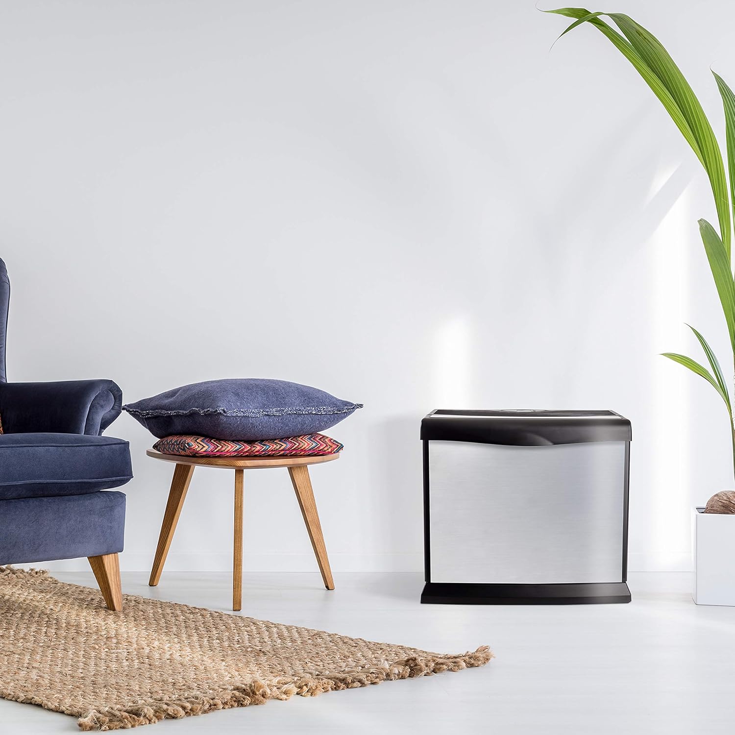 AIRCARE Valiant HD1409 Humidifier in a living room setting