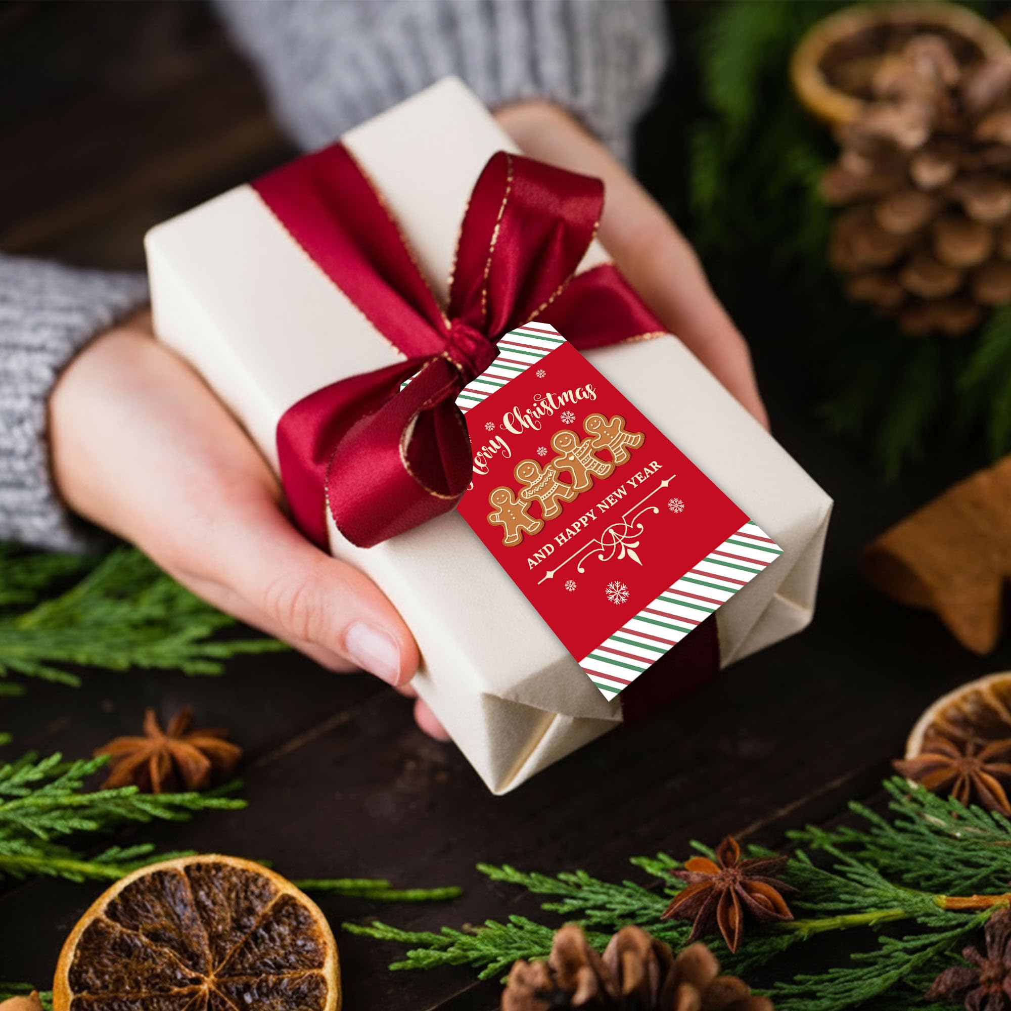 Rote Weihnachts-Geschenk-Etiketten mit Schnur, 5,1 x 8,9 cm, Lebkuchenmann-Geschenkanhänger, 50 Stück Weihnachts-Schneeflocken-Papieranhänger, Urlaubsverpackung, Partyzubehör, rot-grün gestreift - C02