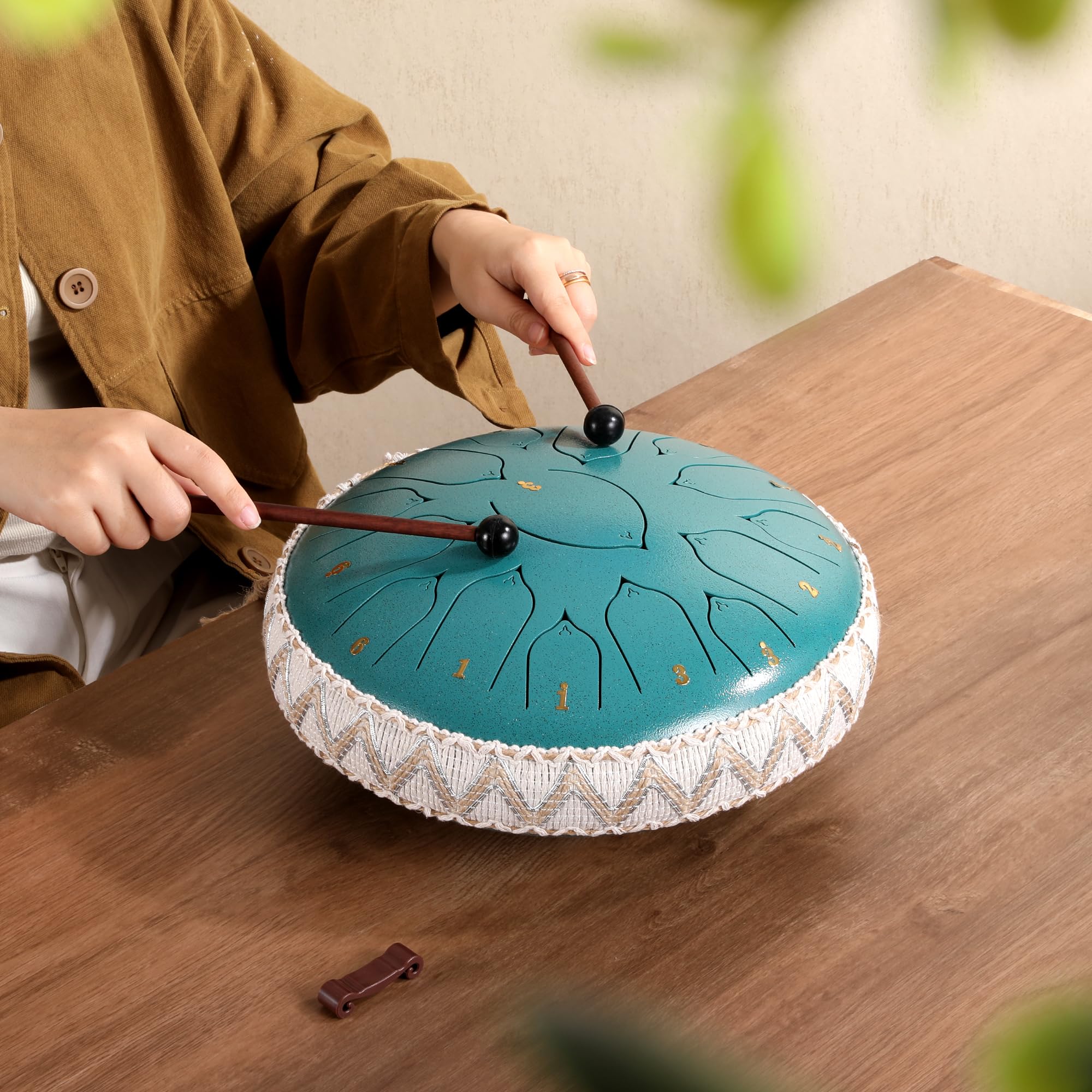ZXZYHFTY Steel Tongue Drum, 13 Zoll 15Note Stahl Handtrommel mit Tasche, Notenbuch, Drumsticks, Schlägelhalter und Fingerpaddel, für Camping, Meditation oder Yoga (Malachit)