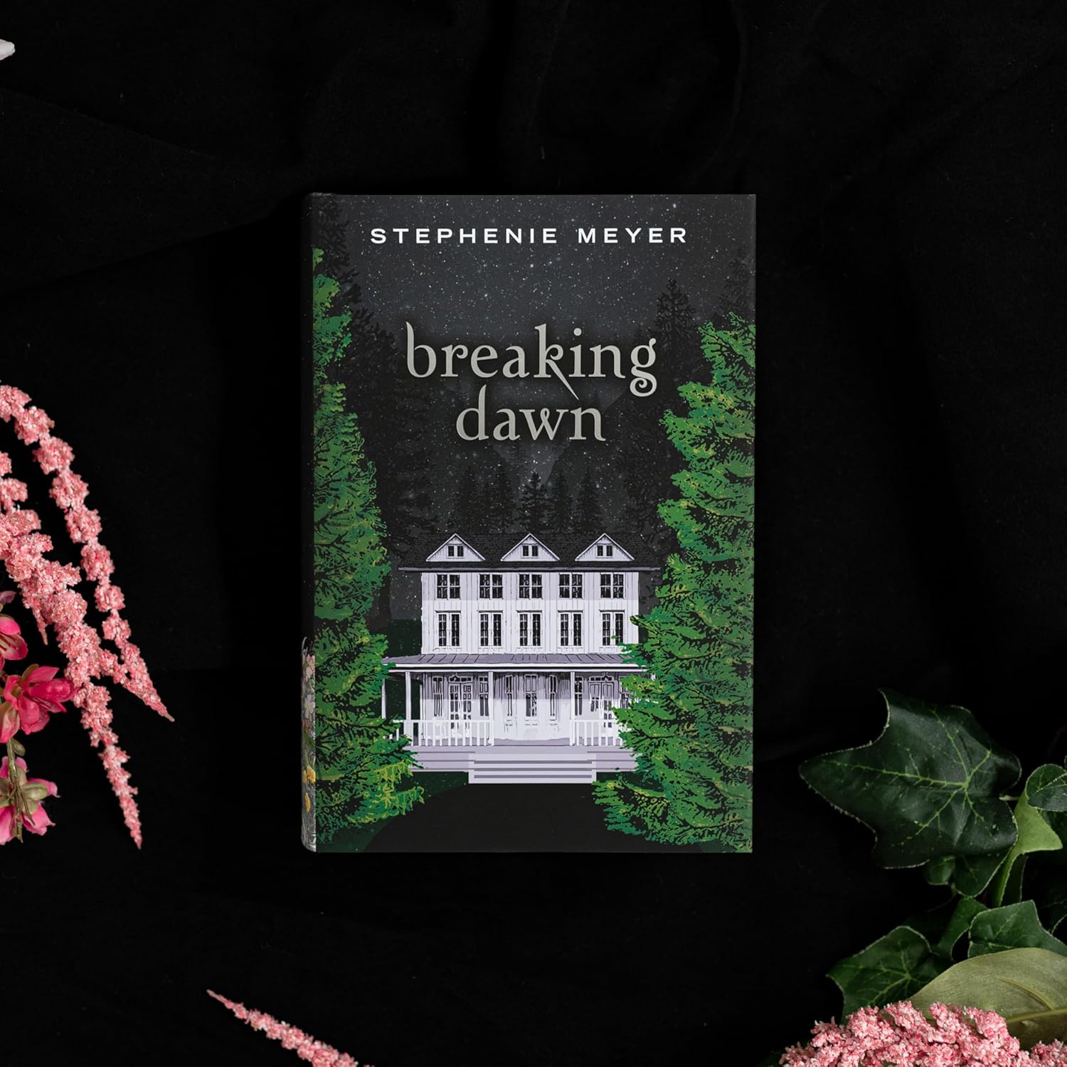 The Twilight Saga Deluxe Hardcover Collection - Image 7