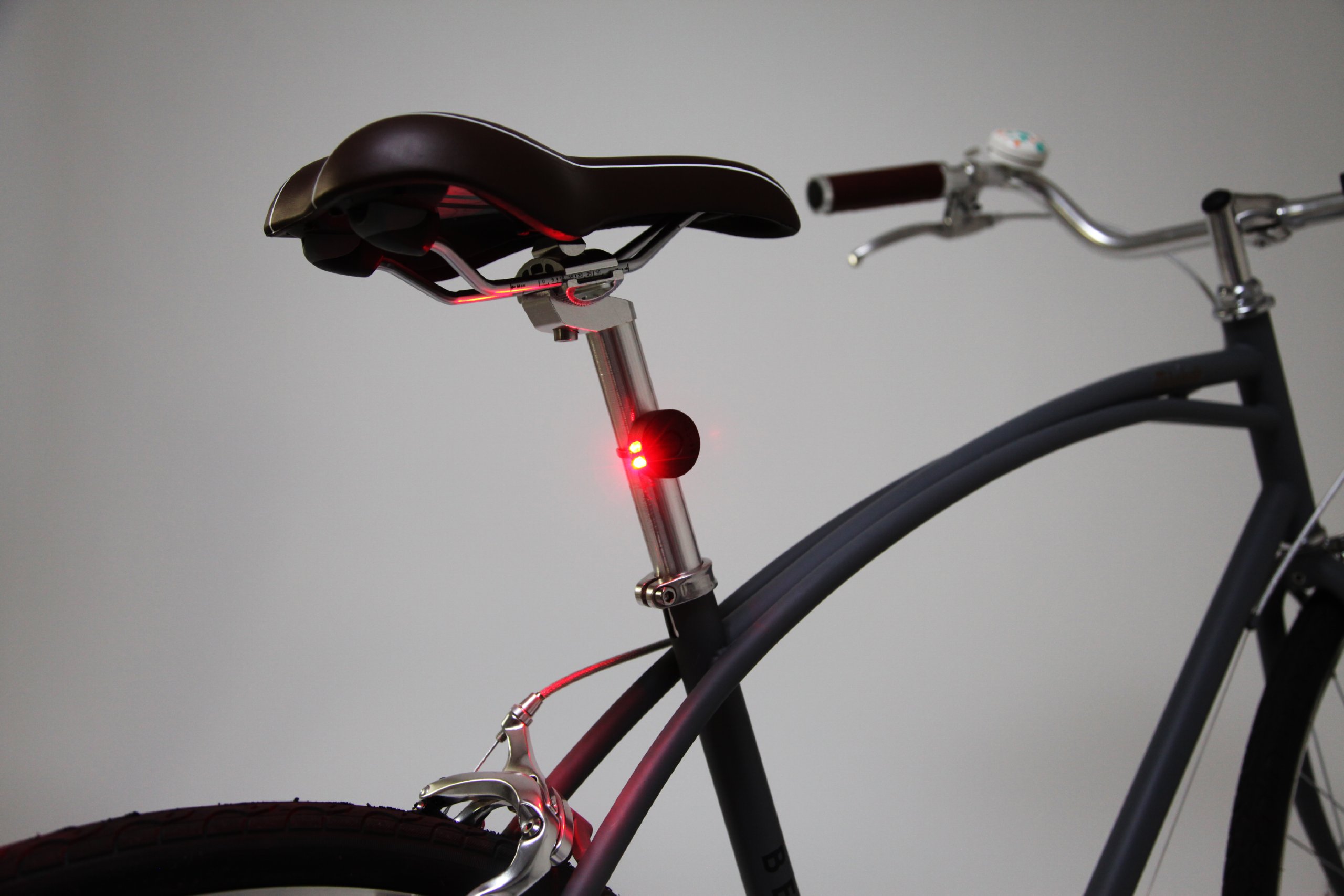Amazon | BEACON Bike Light／ビーコン・バイク・ライト（LED赤リア