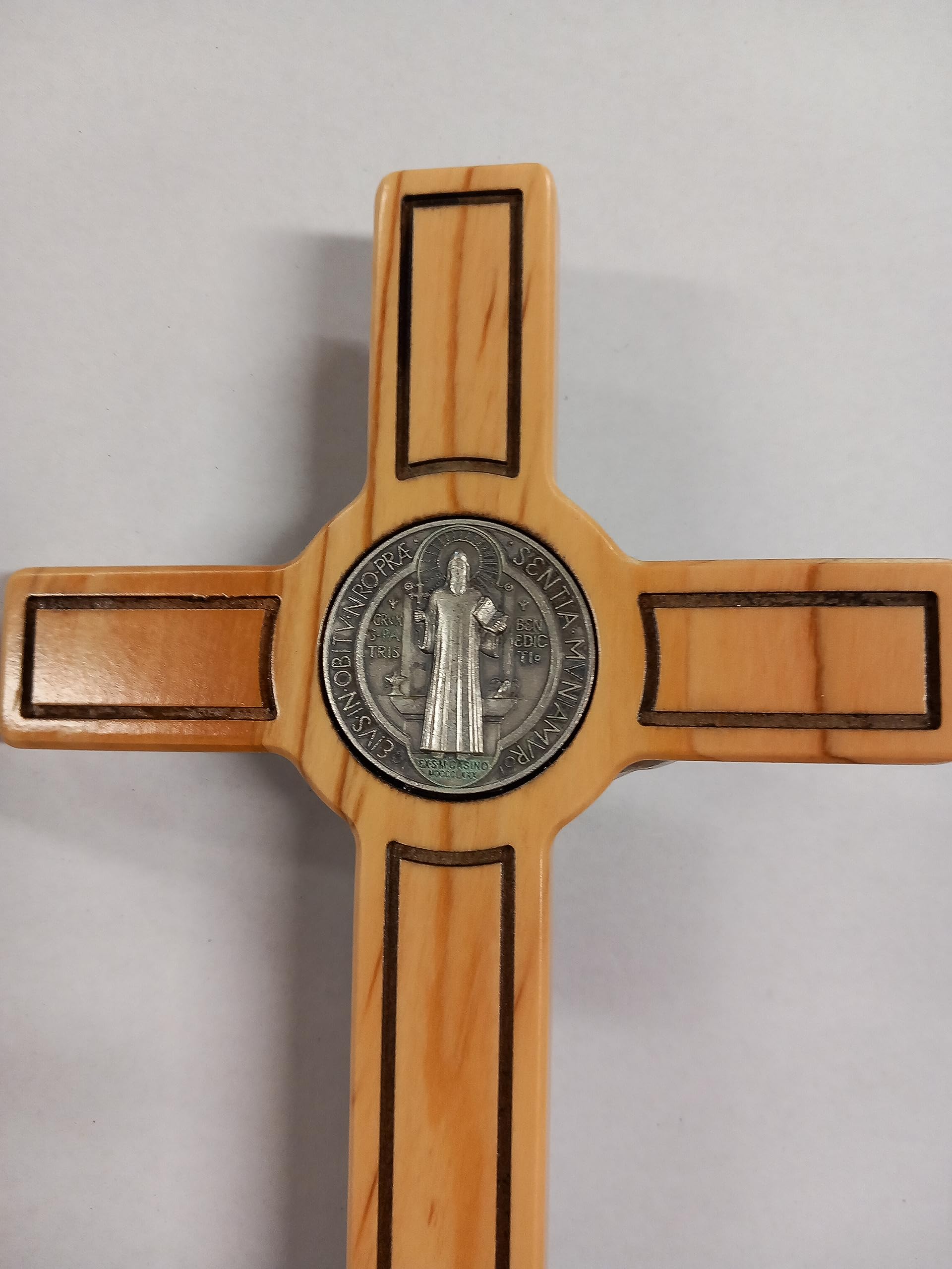 ArteSacraCaravaggio Crucifijo de apoyo de San Benedicto de Norcia cm 26 x 12,5 cm en madera de olivo nacional, producción artesanal italiana